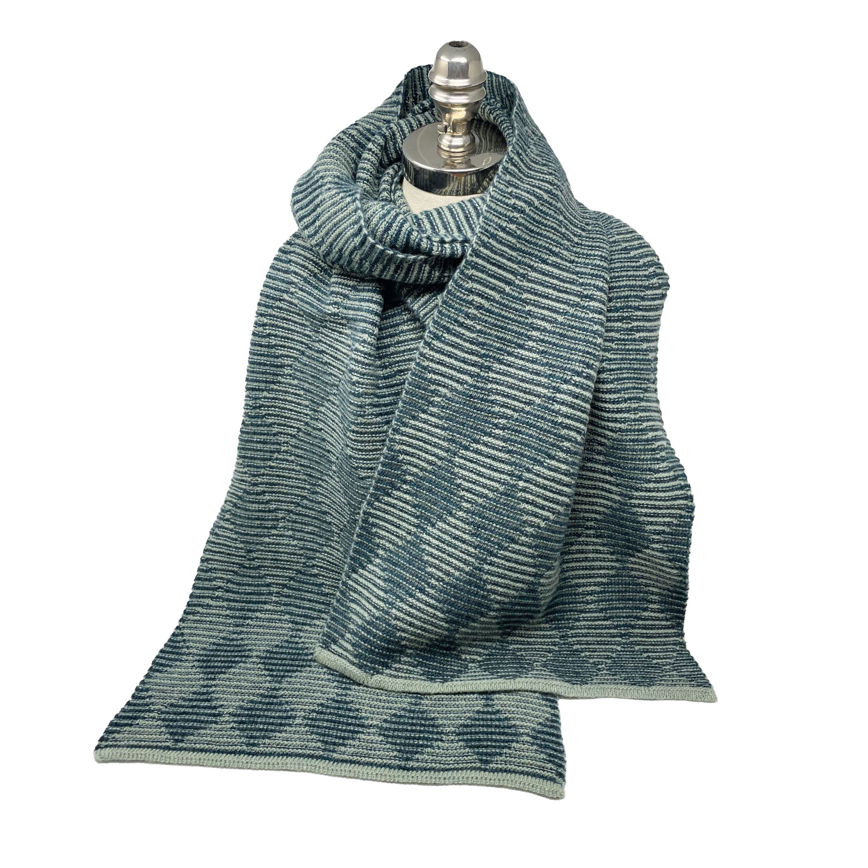 McKernan Schal "QUARREL" PALE SAGE,   ca. 34 x 195 cm , 100 % Wolle    