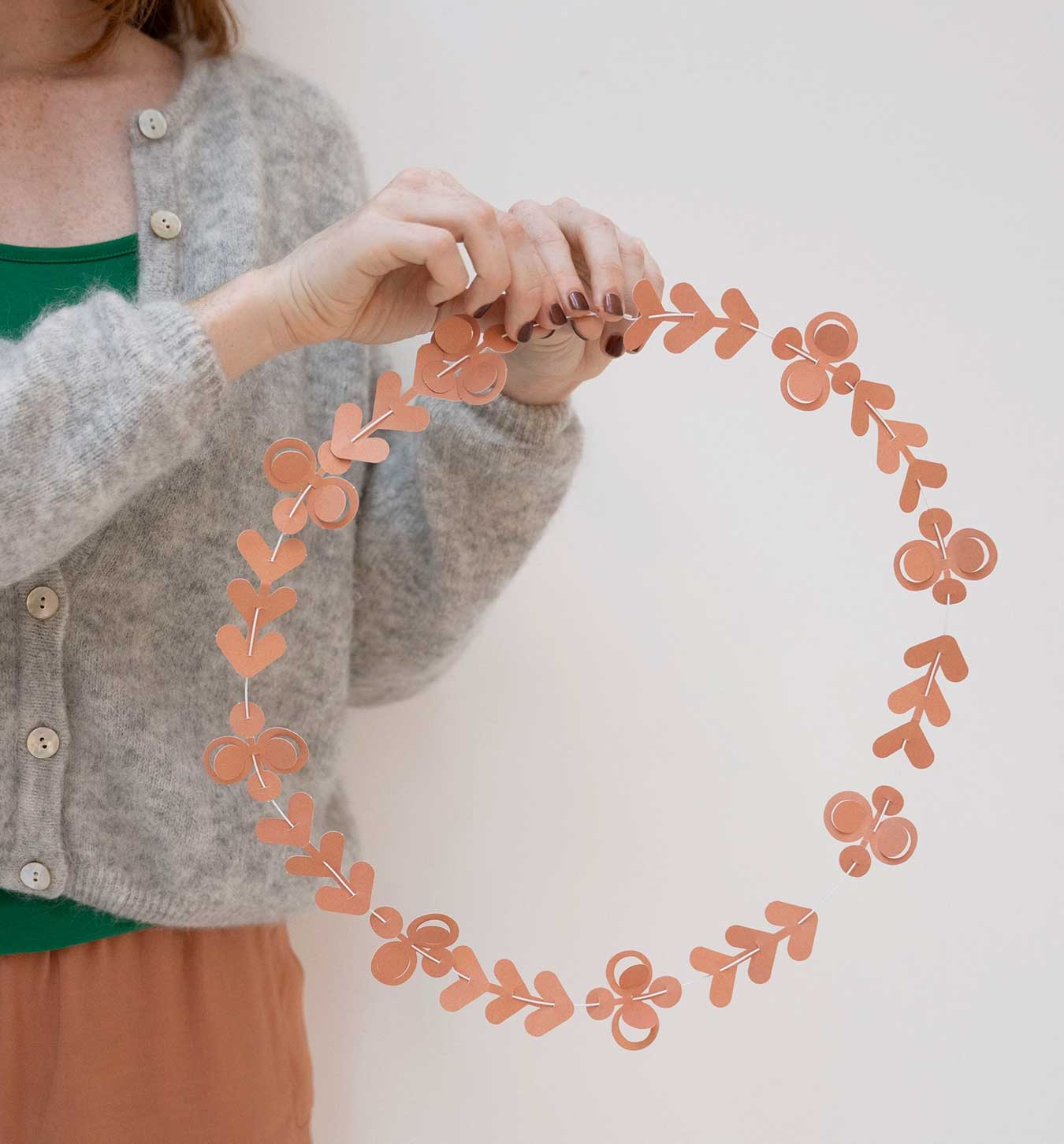 Jurianne Matter FOLK - Papierornamente in Terra- und Grün-Tönen , Bastelset