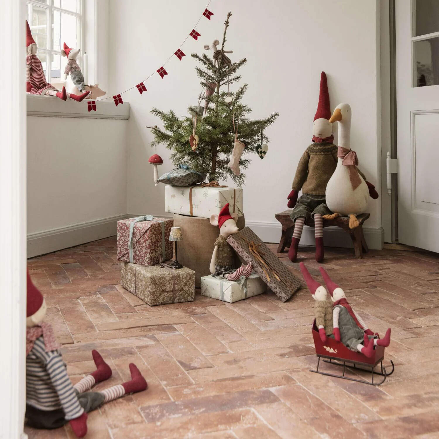 Maileg Schlitten, Mini - Rot , Weihnachten, ca. 8 x 12  x 18cm