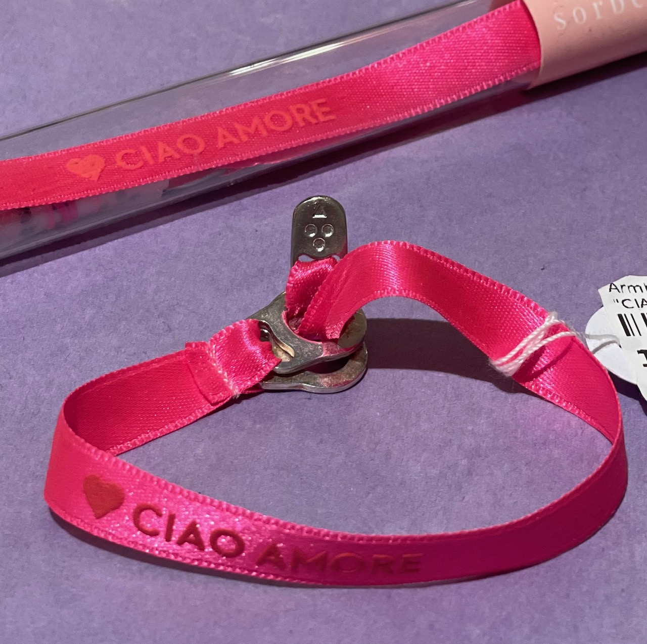 Armband Satin Bracelet "CIAO AMORE" Neon Pink, verpackt im Reagenzglas