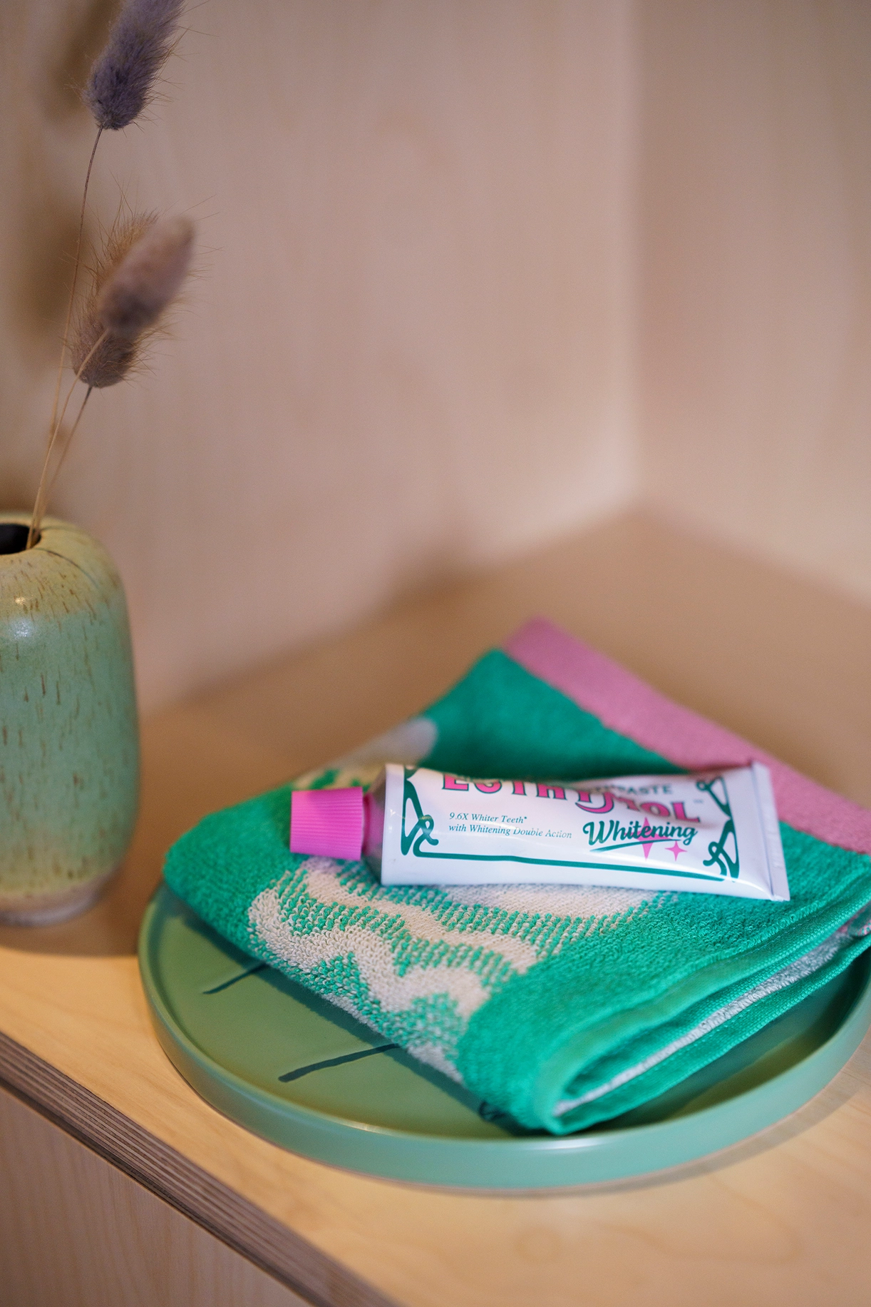 Donna Wilson kleines Handtuch/ Waschlappen Eule & Bienen, grün, Frottee, ca. 30 x 30 cm