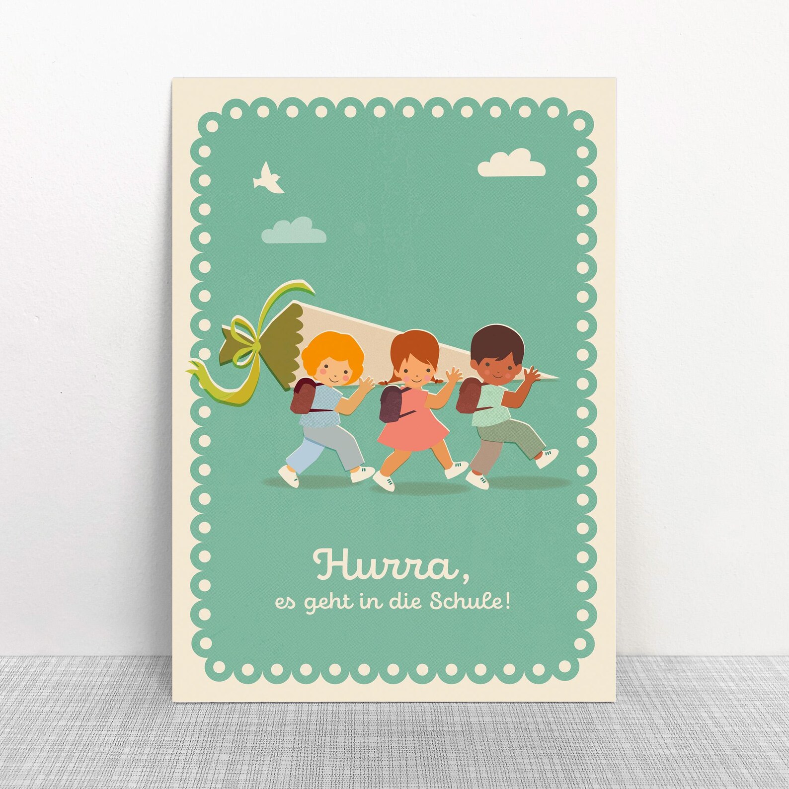 Monimari Postkarte Einschulung, Hurra, es geht in die Schule! Holzschliffpappe von Monimari