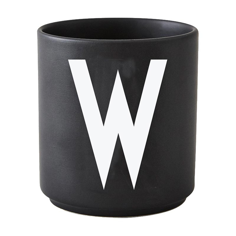 Design Letters AJ Cup, Porzellan Becher "W" , Farbe: Schwarz, Arne Jacobsen