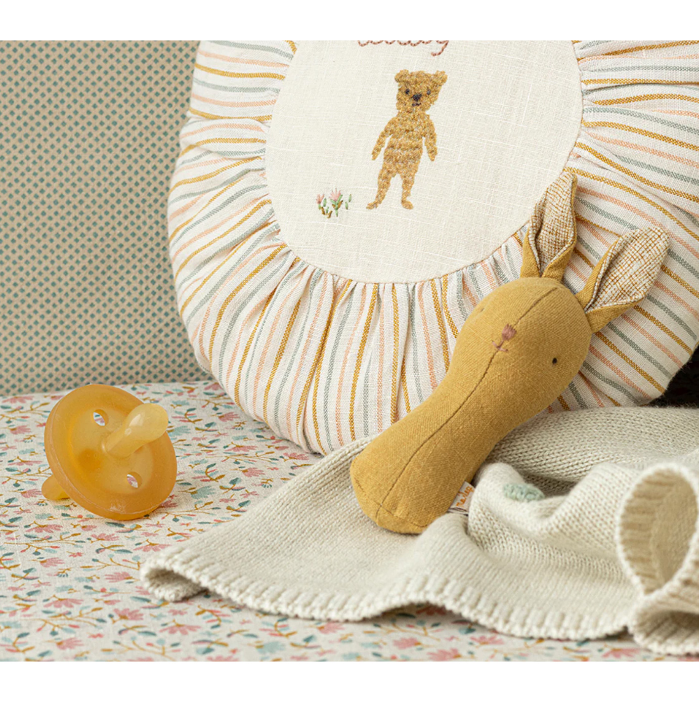 Maileg  Kuscheltier-Rassel Hase Rassel -Gelb, ca. 14,5 cm, Lullaby friends