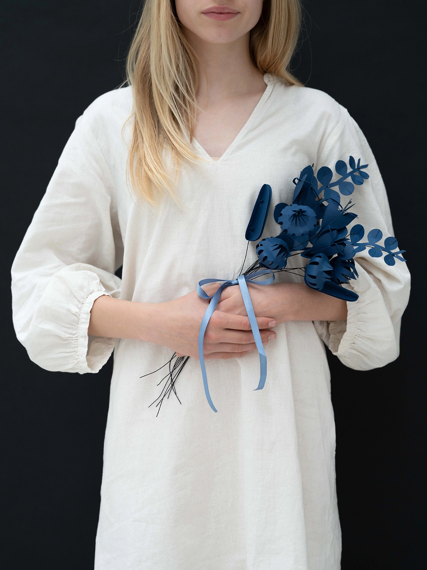 Jurianne Matter FIELD flowers DUSK BLUE small , Bastelset, Papierblumen , 6 Stück