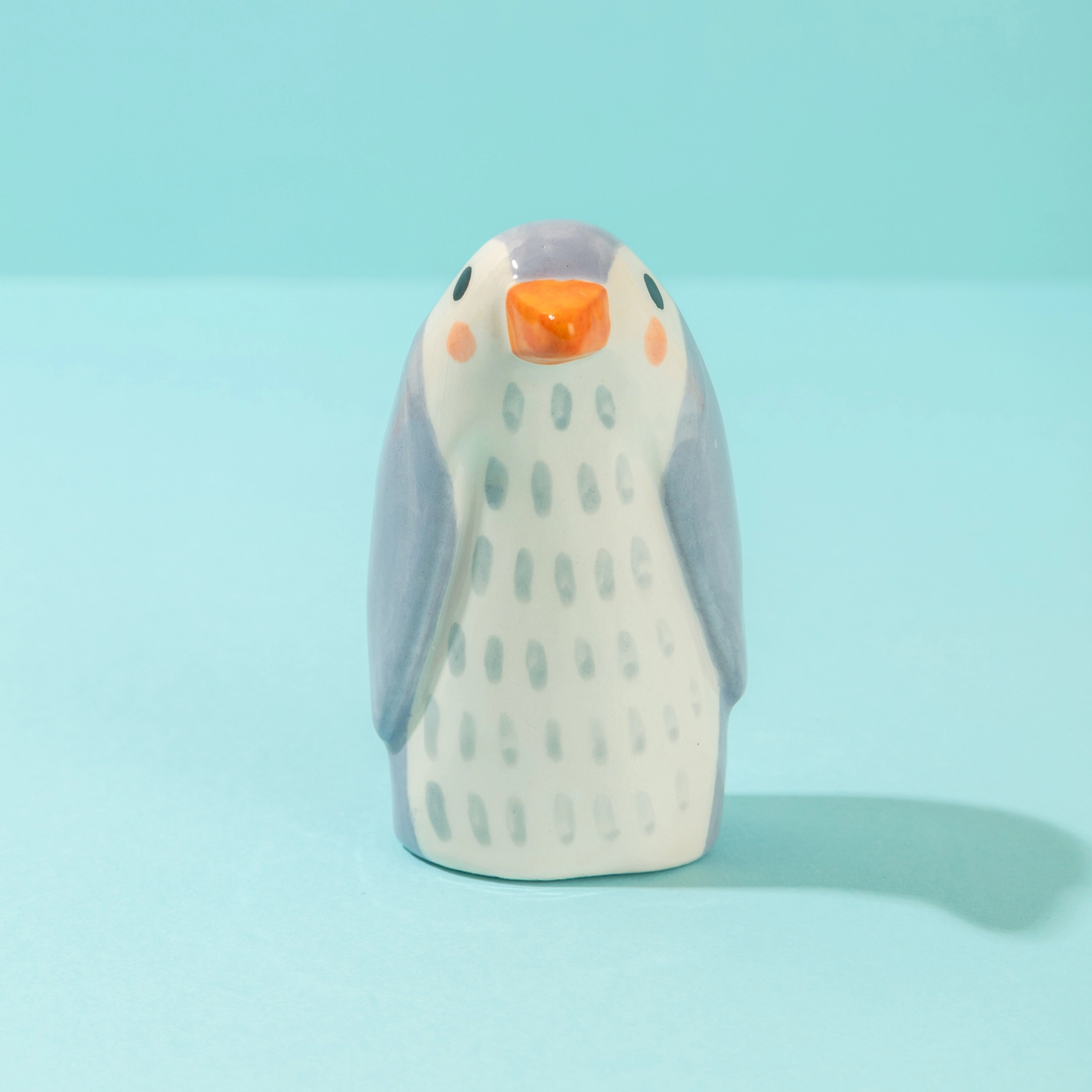 Ana Seixas Mama-Pinguin Lila aus Portugal, Keramik ca. 585 cm, Handgefertigt   