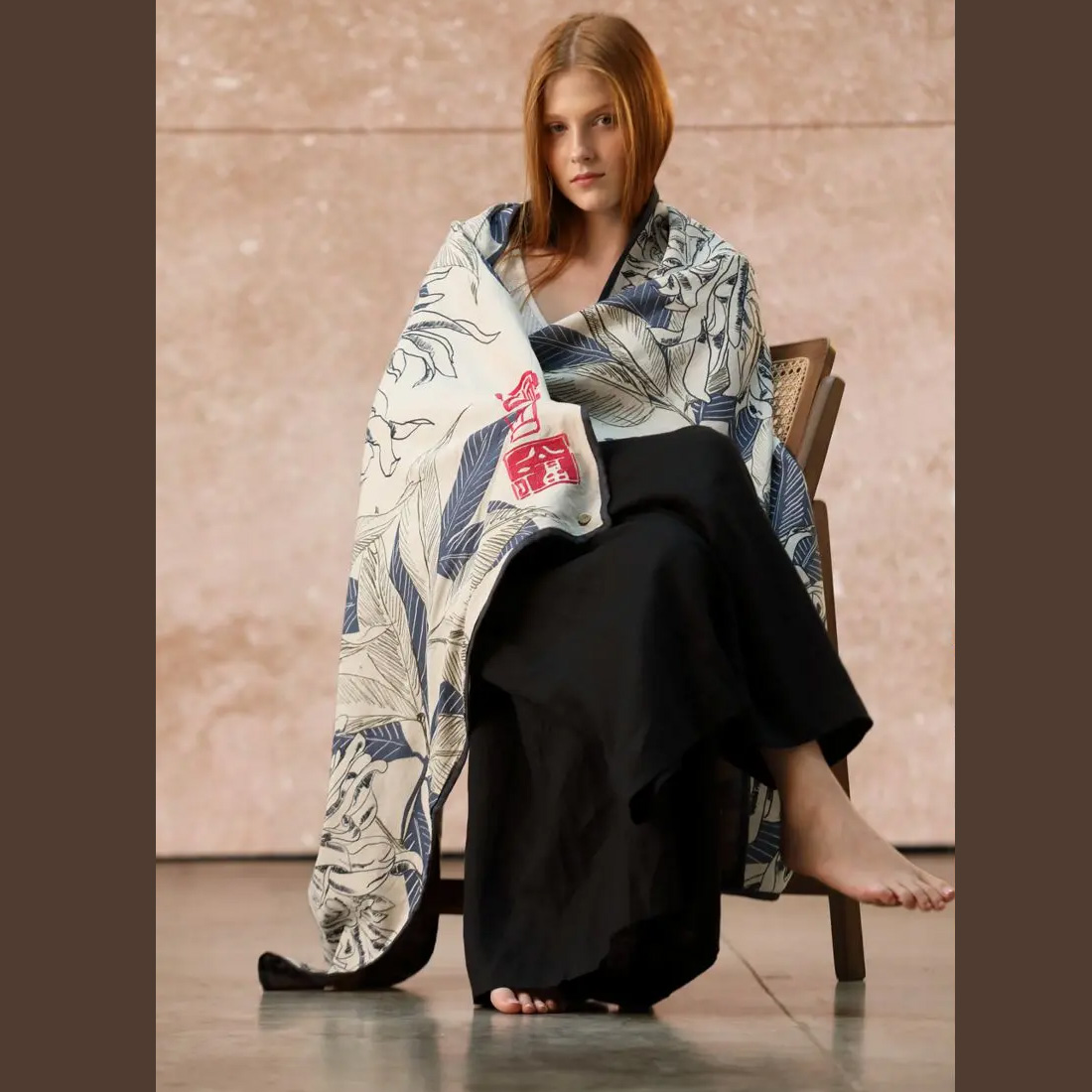 Plaid Kara, ca. 100x180 cm, Halbleinen, Natur/Schwarz von Shalls Barcelona