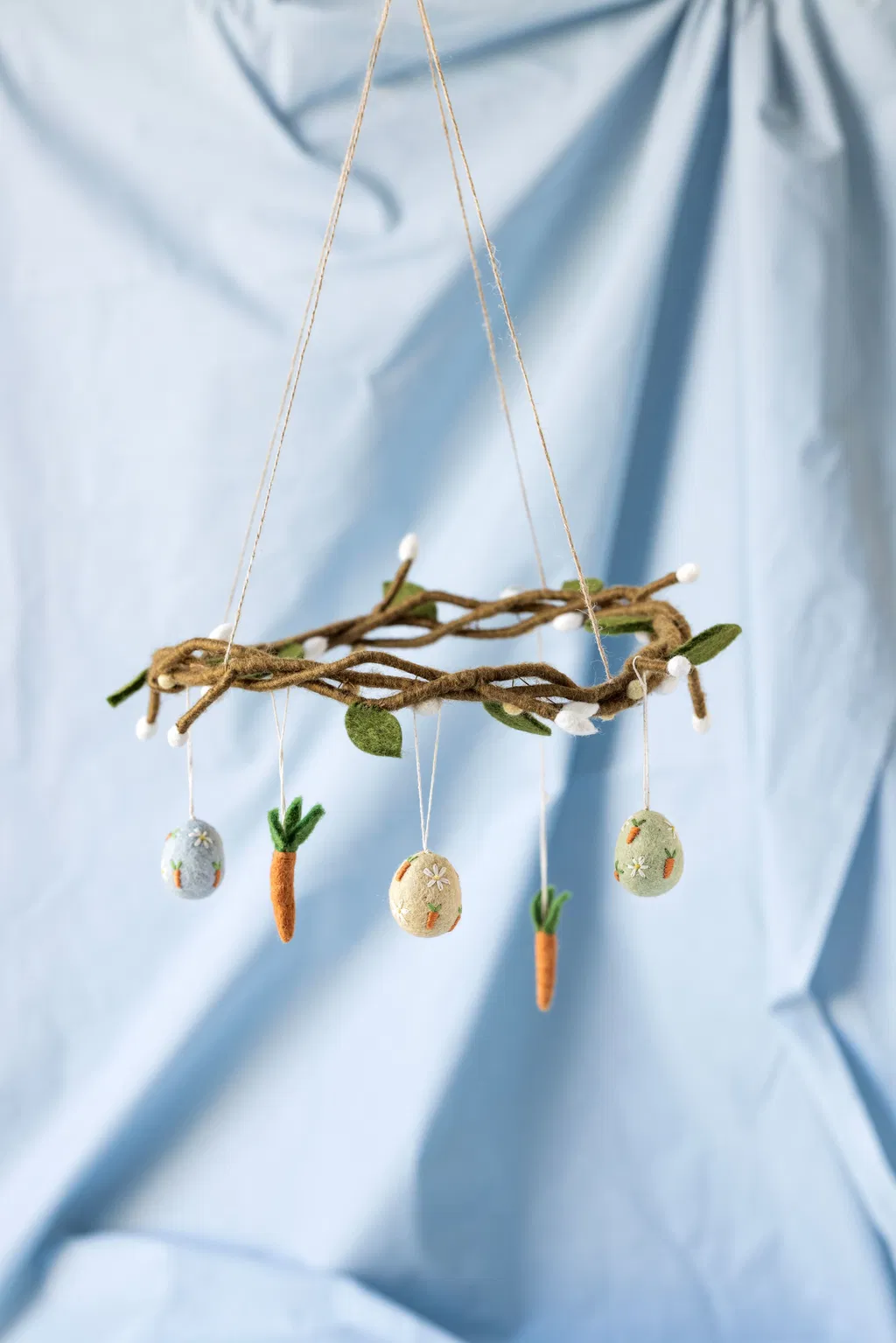 Gry & Sif 3er Set Eier aus Filz "Karotten" zum Hängen, Easter Egg w/Carrots, Fair Trade , ca. 4 cm 