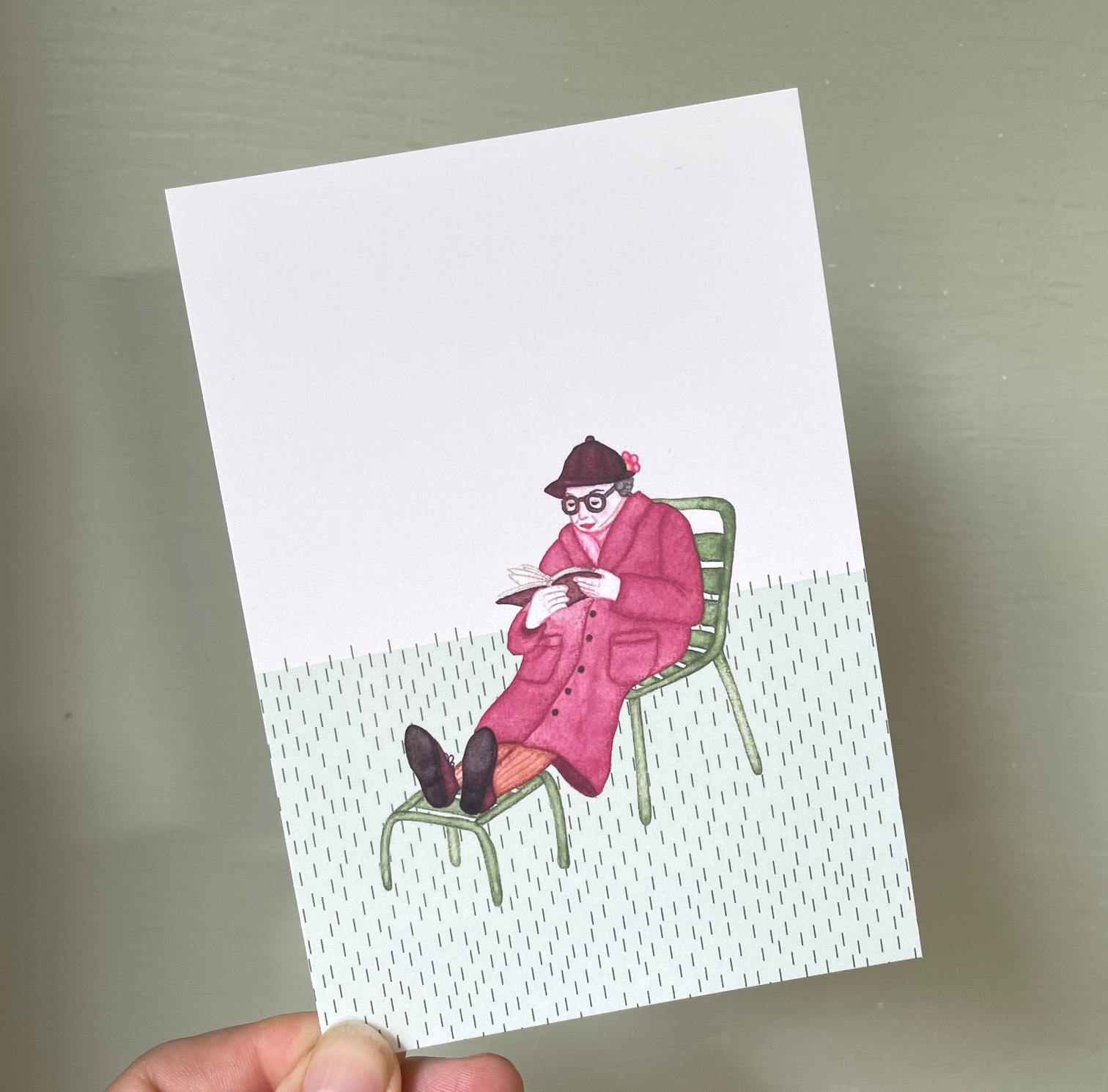 Postkarte Frau liest Buch von ask a duck  