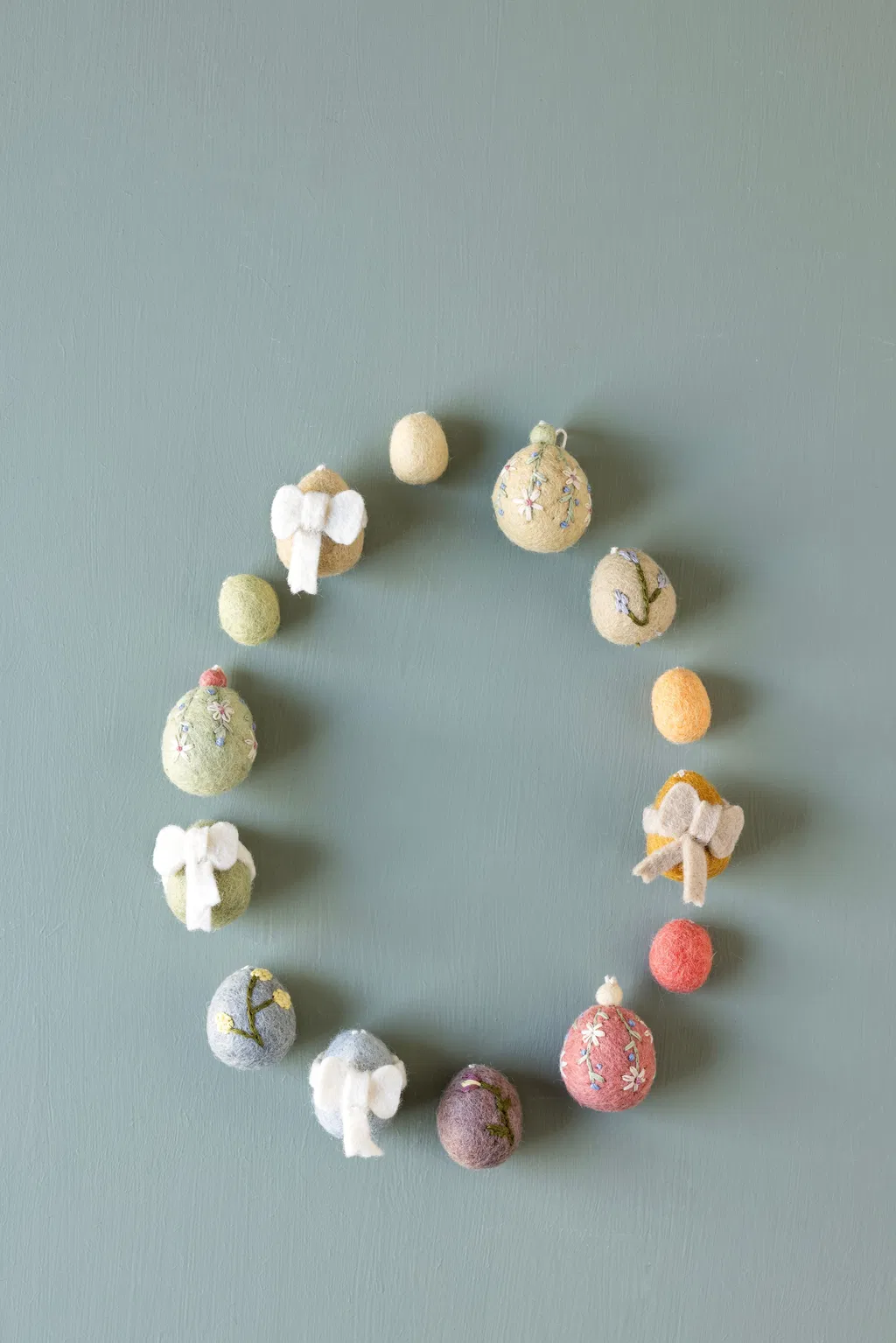 Gry & Sif 8er Set Mini Eier aus Filz "Bunt" zum Hängen, Mini Eggs Colorful - Set of 8, Fair Trade 