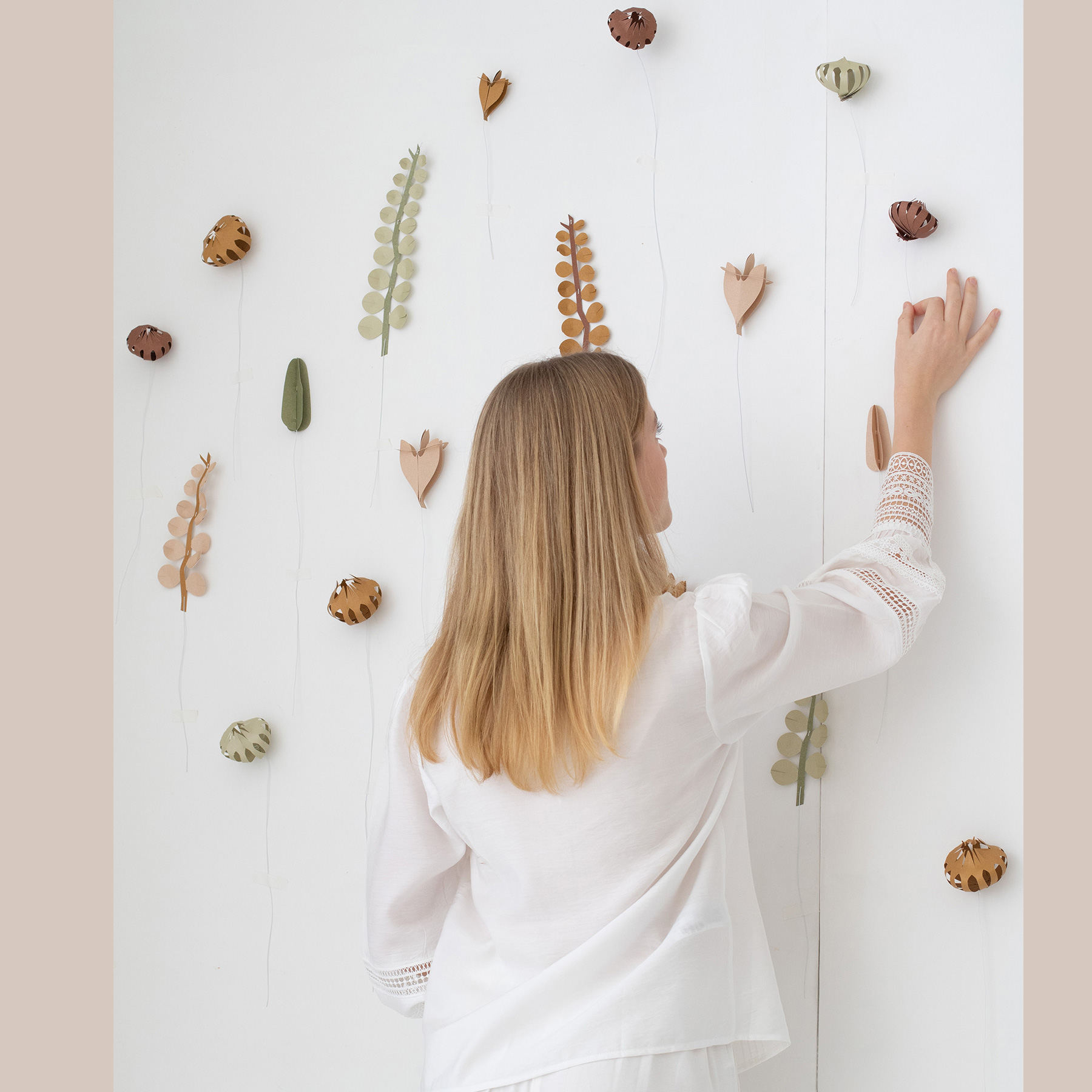 Jurianne Matter FIELD flowers – large , Bastelset , Papierblumen