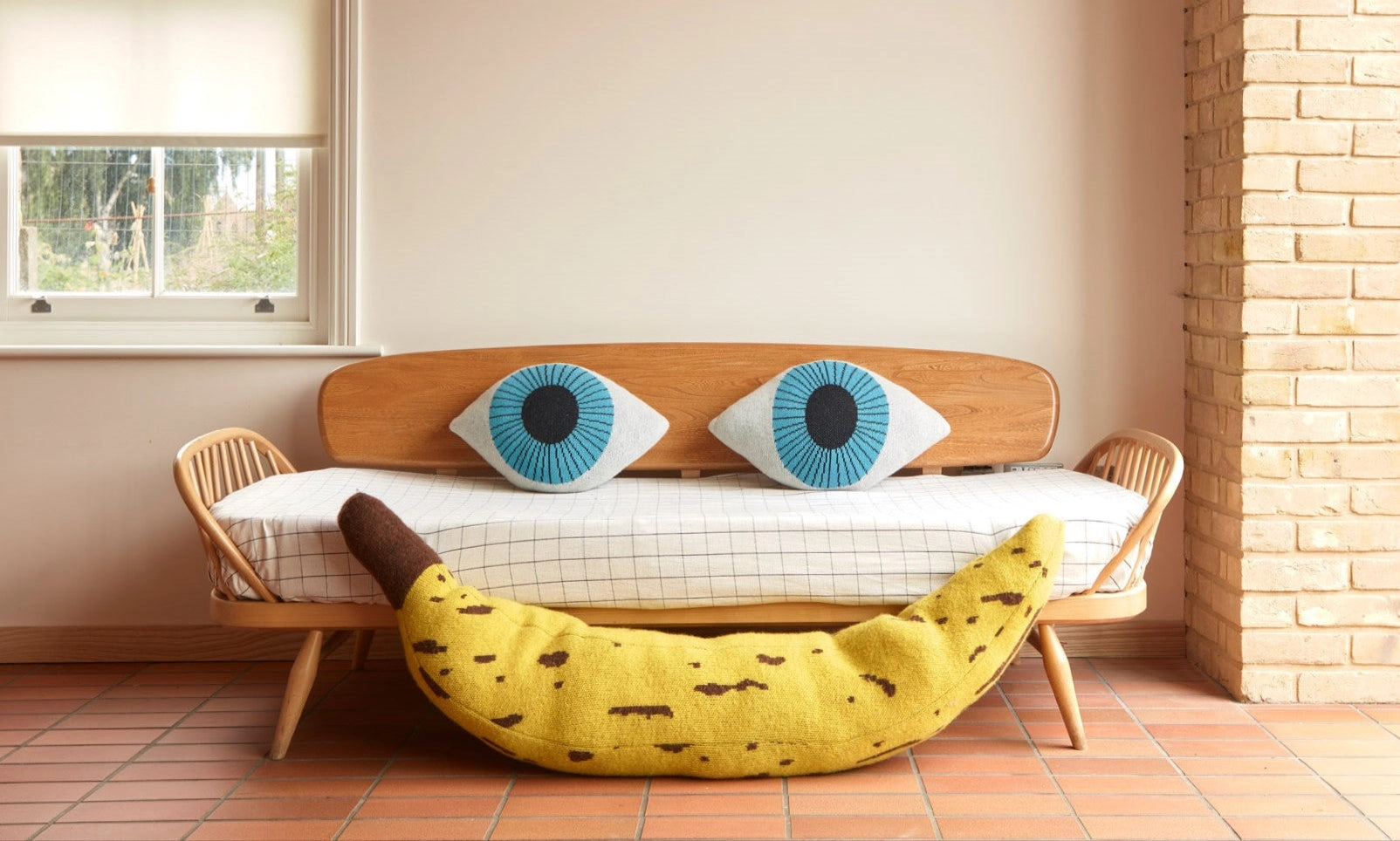 Donna Wilson Kissen Auge blau von Donna Wilson Blue Eye Shaped Cushion