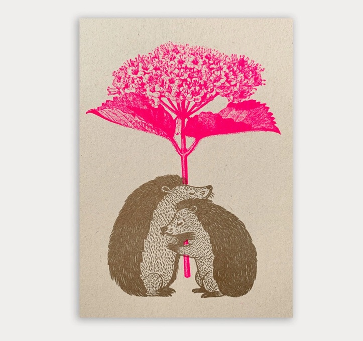 RISO Postkarte TYPO »Igel mit Blume« Glückwunsch,  Neon Pink, handgedruckt von Togethery 