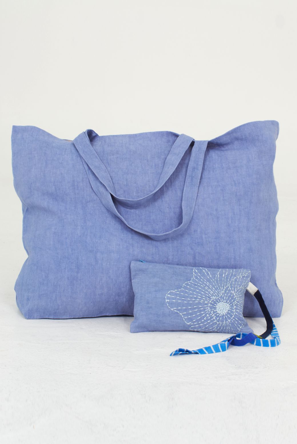 Tasche FRANCES BLUE aus 100% Leinen von Shalls Barcelona  ...sie geht ein Tick ins Flieder :-)