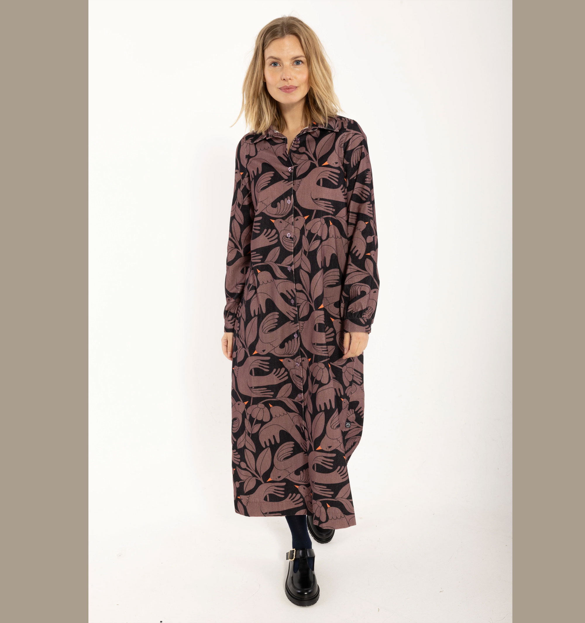 Danefae Kleid Danepippi Cord AOP Dress Black/Dark Wine BIRDIEUP
