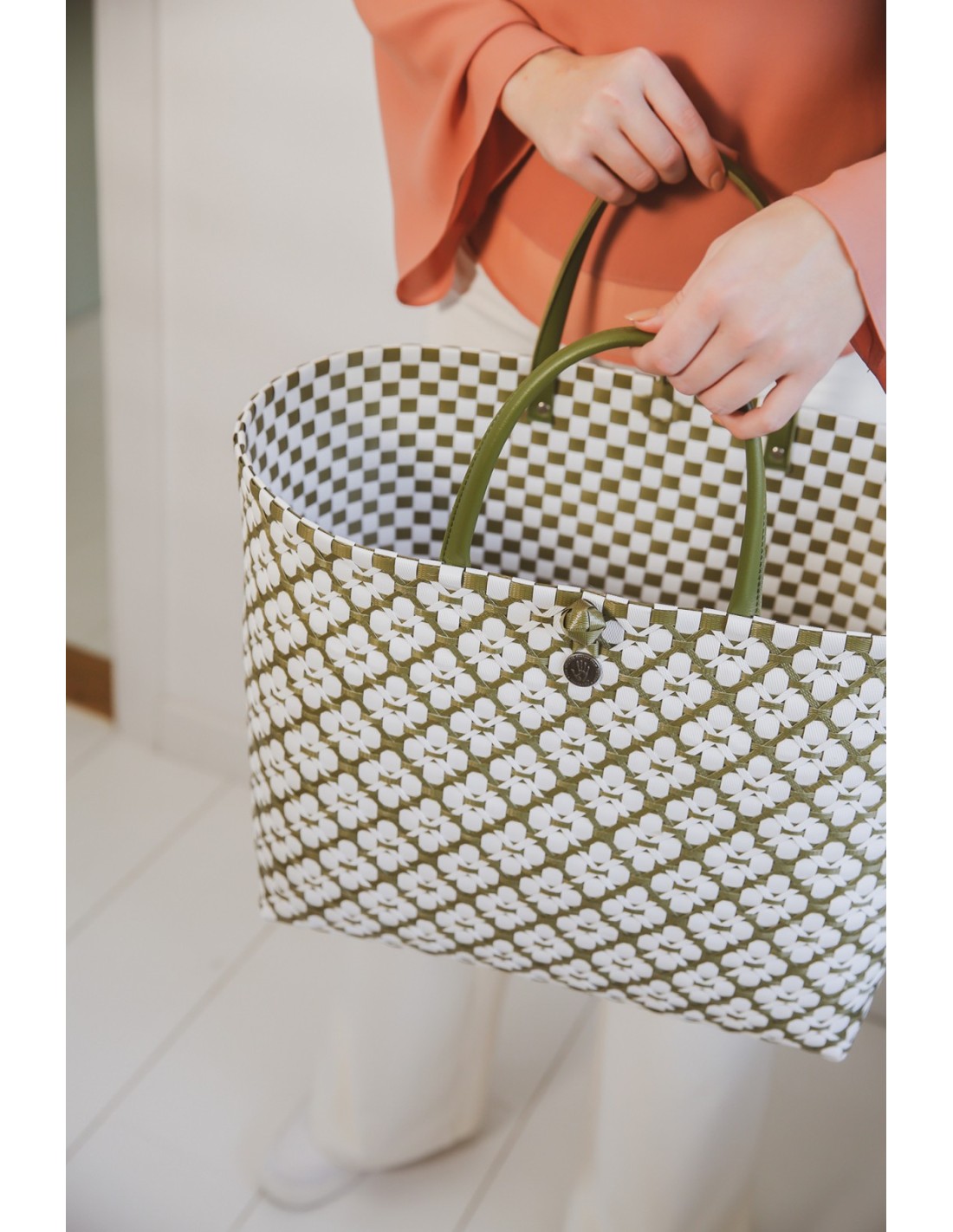 Handed By Motif Bag - Shopper, Farbe: Oliv-weiß, Größe L mit kurzen PU Griffen  