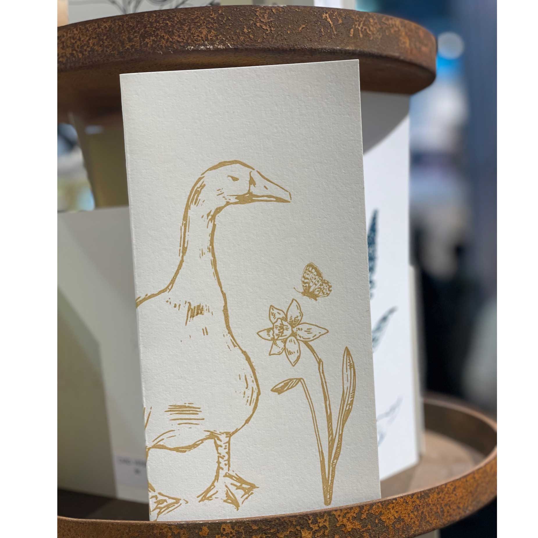 Briefkarte Gans mit Narzisse, handgedruckt, DIN lang von Dorothee Lehnen   