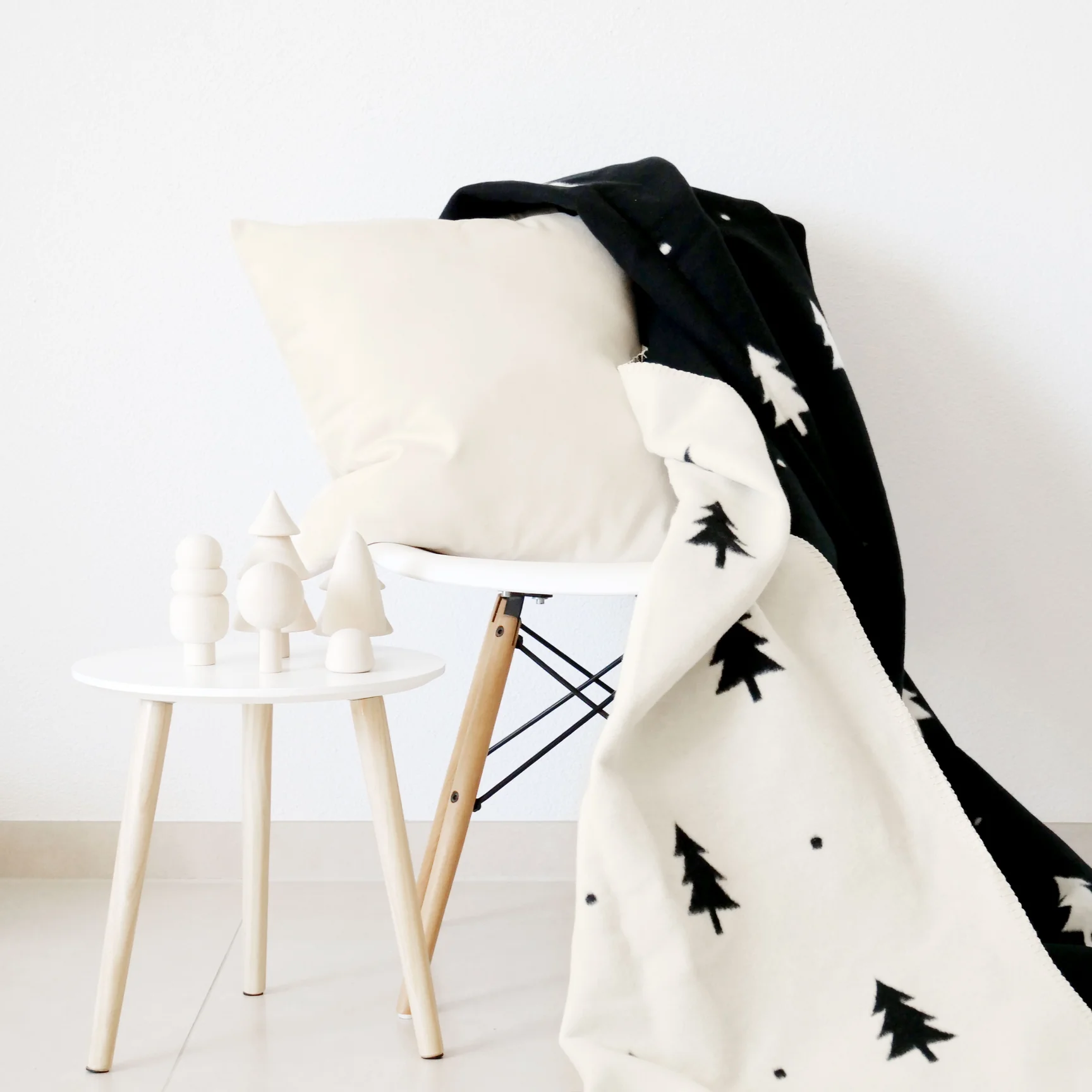 RIEMA Winter-Kuscheldecke SMILLA aus 100% Bio-Baumwolle (kbA) schwarz natur, ca. 150x200cm 