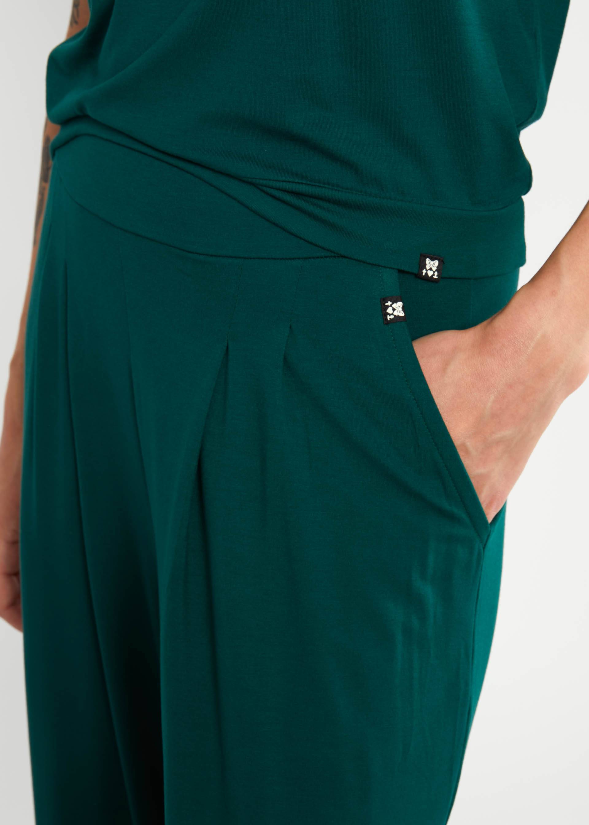 % Blutsgeschwister Sommerhose Dressed for Success, Farbe dunkelgrün/ dense forest green...toll für große Frauen!