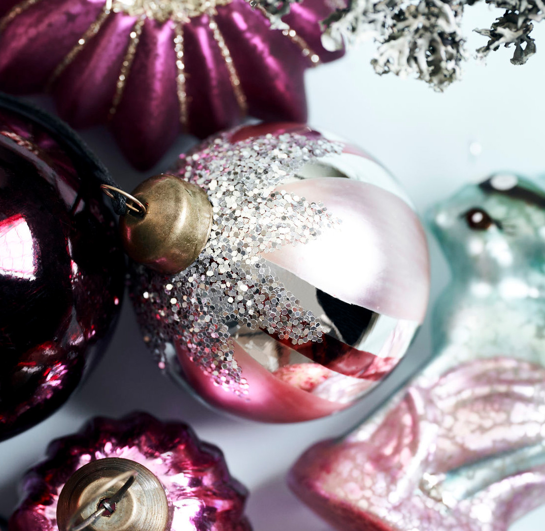  House doctor XMAS Weihnachtskugel "Star"Rot-Rosa-Pink mit Glitzer von House doctor, ca. 6 cm    