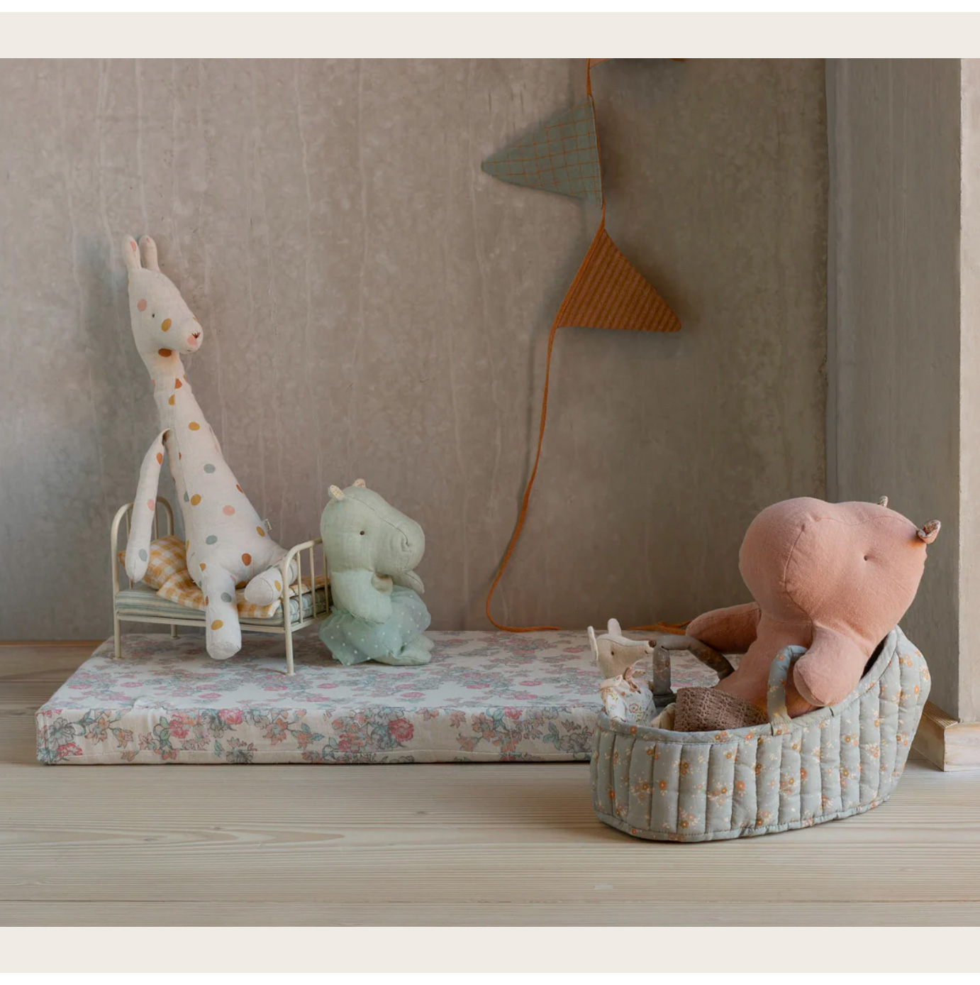Maileg Kuscheltier Safari Friends, Nilpferd m. Rock, Klein - Mint, H 23 cm , Ballerina