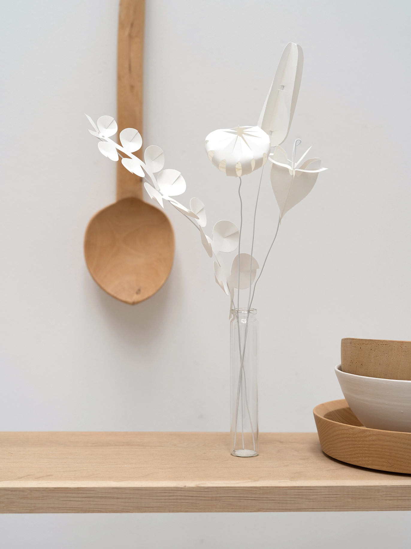 Jurianne Matter FIELD flowers WHITE– small , Bastelset, Papierblumen , 4 Stück