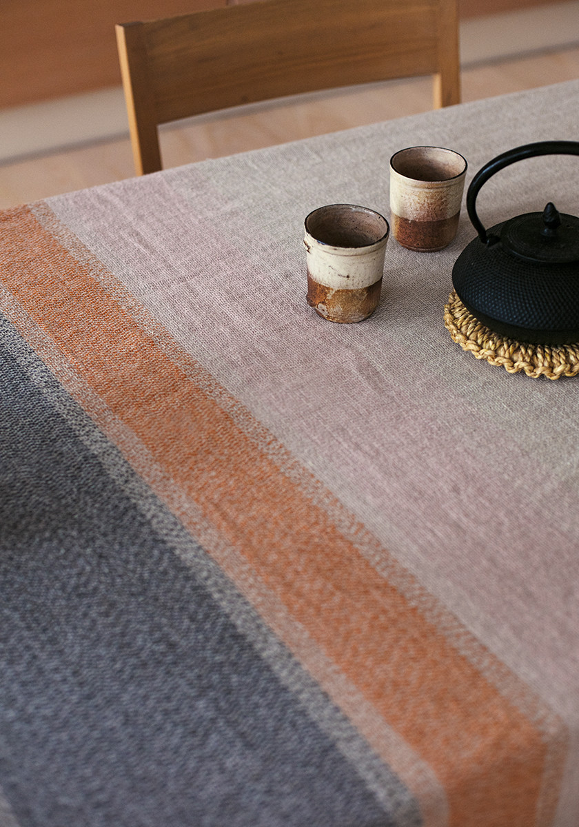 Lapuan Kankurit Tischdecke RUOSTE ca. 150 x 260 cm, grau-terra-rose, 100 % Leinen