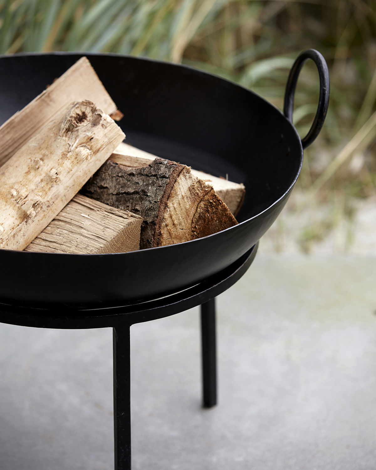 Feuerschale, Schwarz von house doctor , D. ca. 55 cm Höhe ca. 62 cm