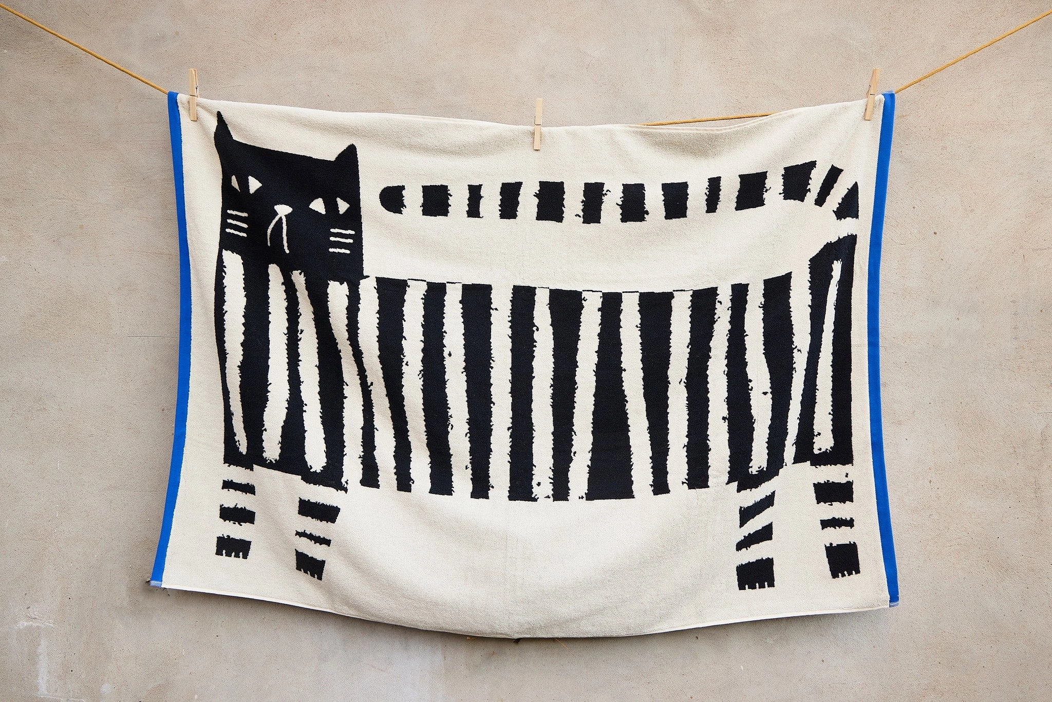 Donna Wilson Handtuch XL KATZE, Frottee, ca. 100 x 150 cm , Donna Wilson Lazy cat Towel