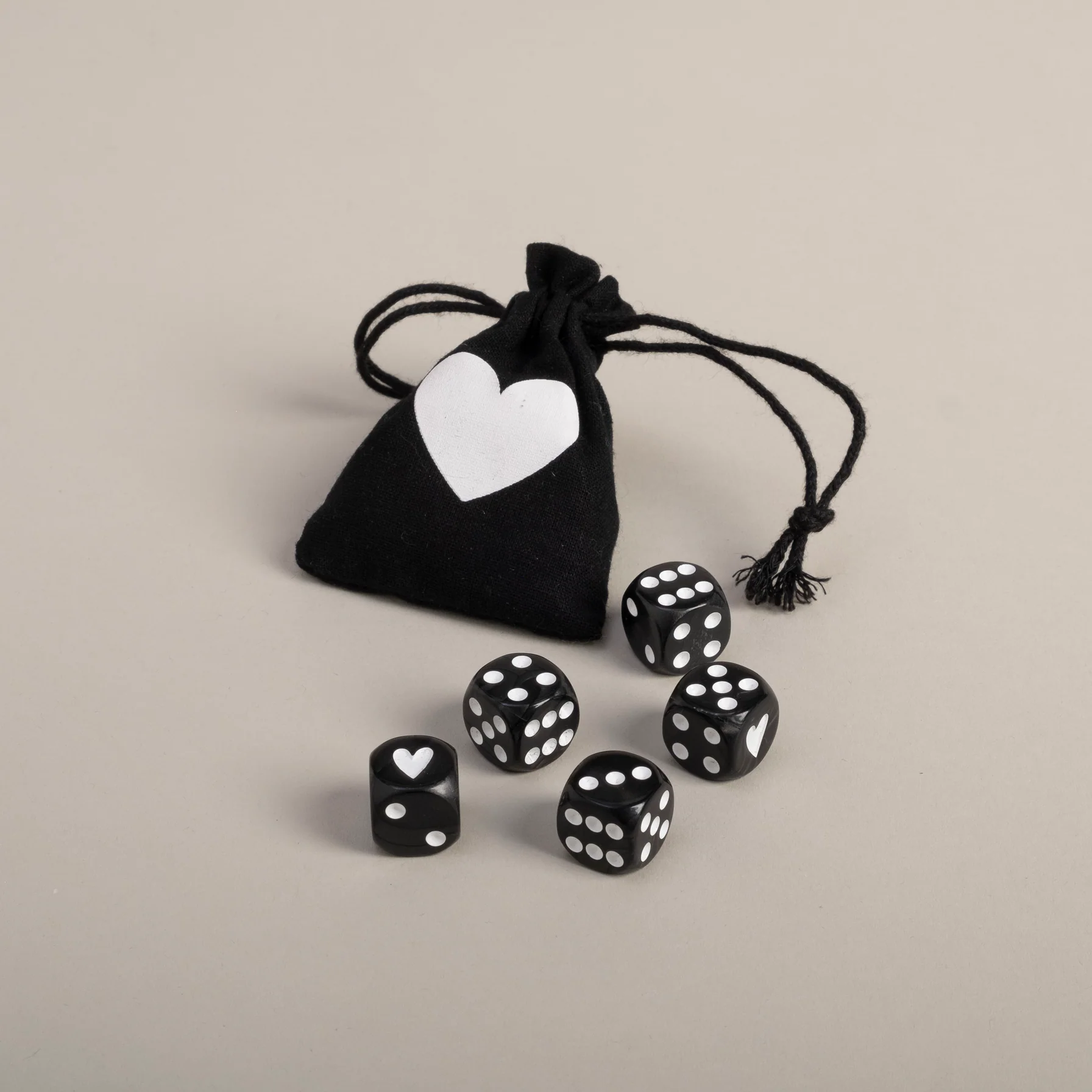 Würfelset Schwarz von Eulenschnitt, schwarze Würfel