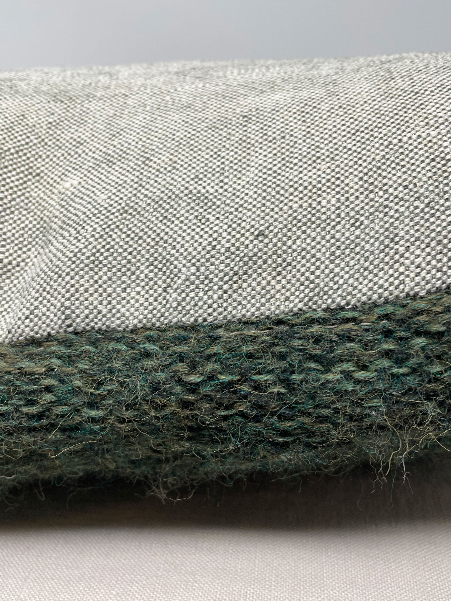 Dorothee Lehnen Alpaka Strickkissen ca. 50 x 50 cm, Front Alpaka grün/Rücken Terra 18
