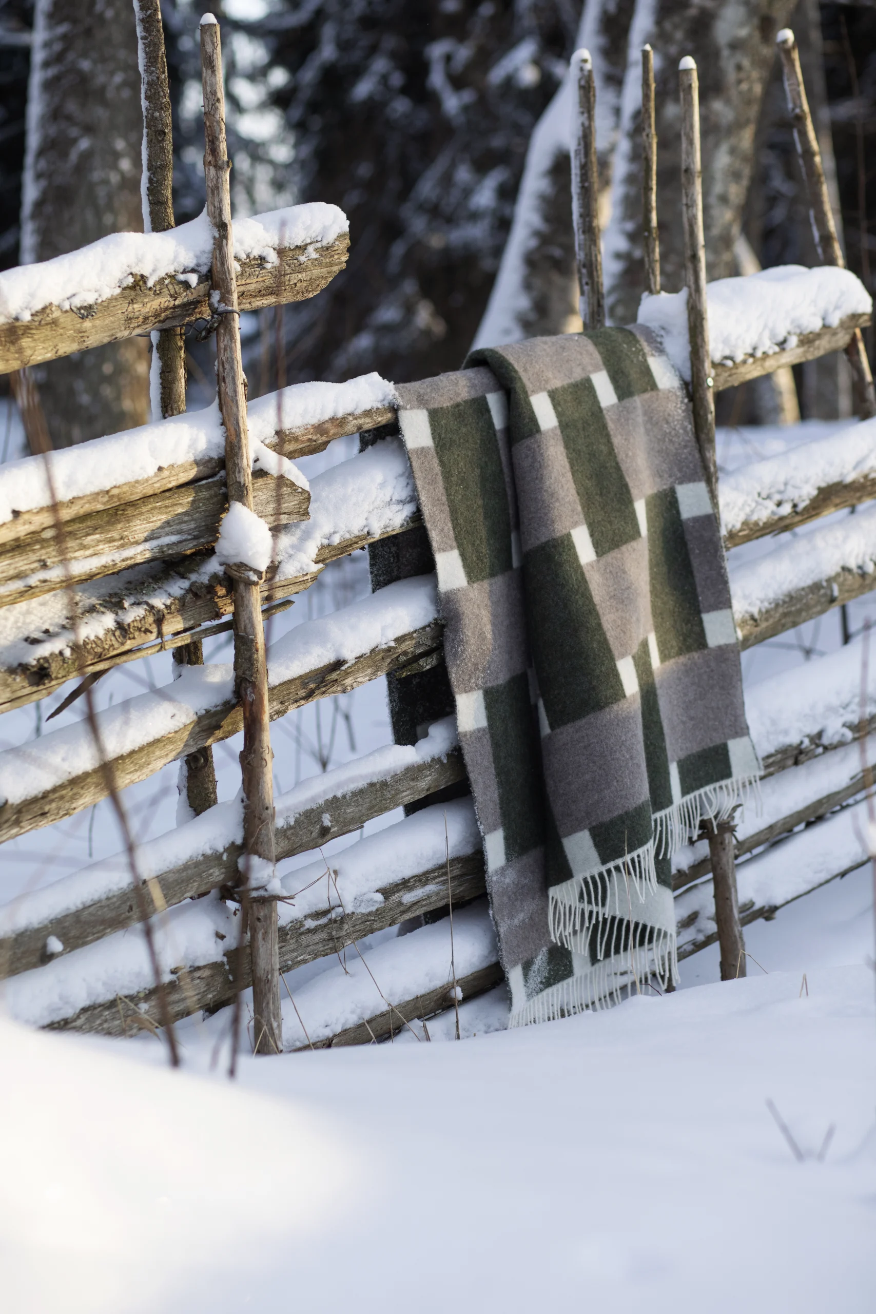 Lapuan Kankurit PUNOS Wolldecke , white-beige-black, ca. 130 x 180 cm plus Fransen