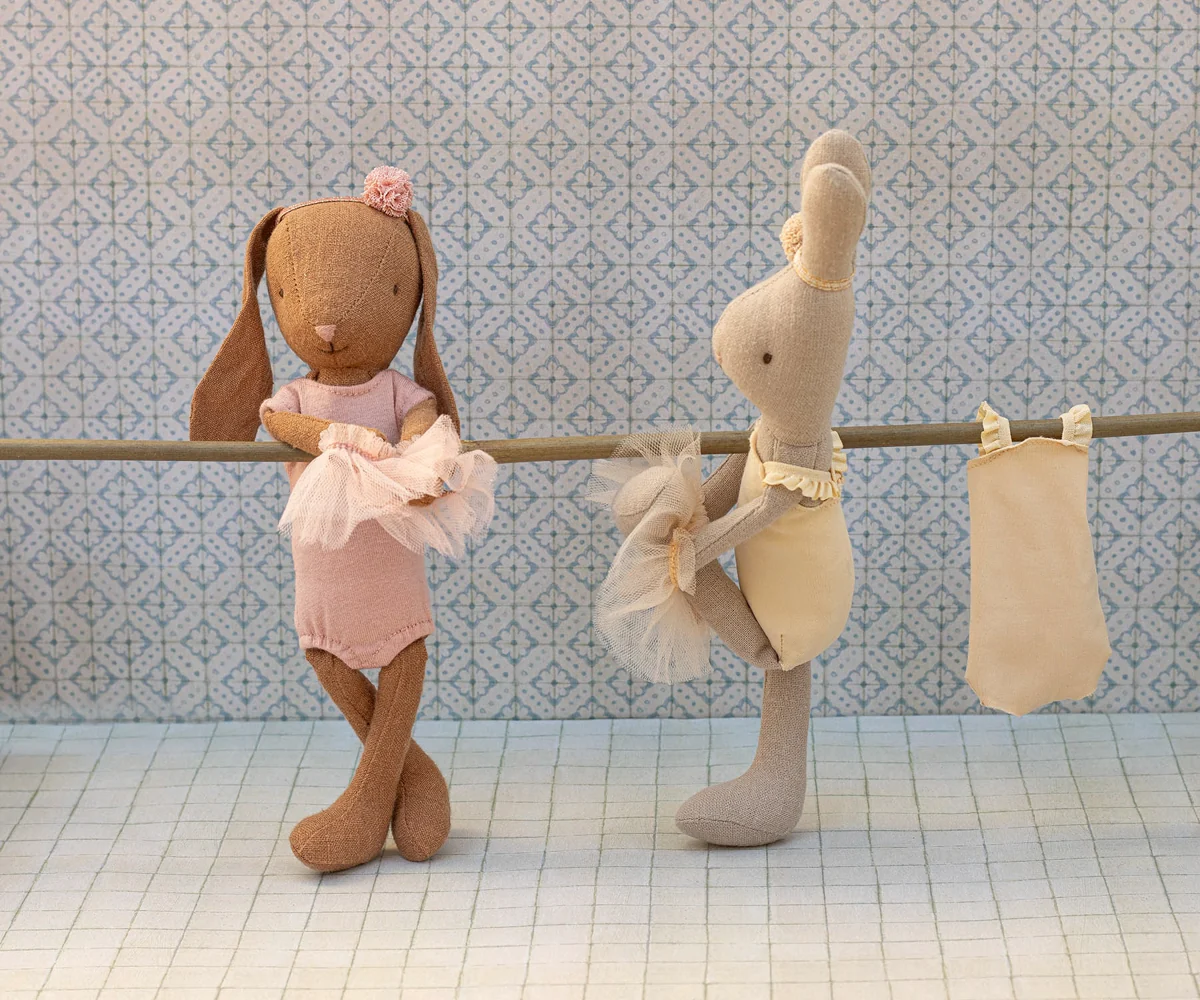 Maileg Hase Gr.1, Schokobraun - Ballettanzug & Rock rosa