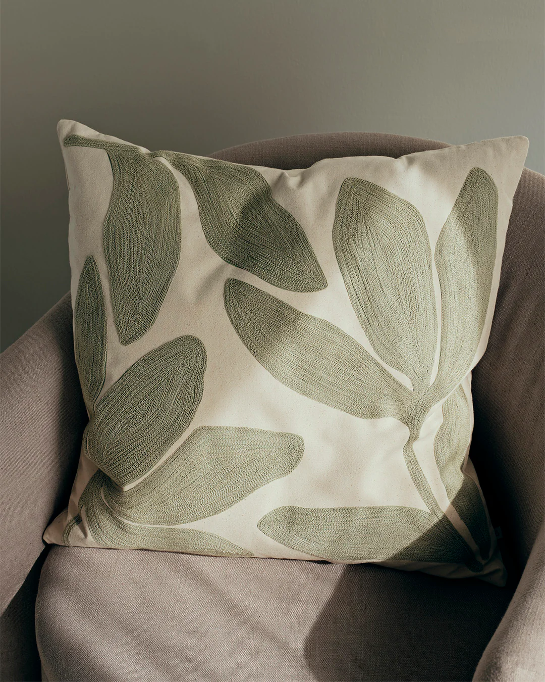 Kissenbezug Herbert , Sage Green/Natural, 100% Baumwolle, ca. 50 x 50 cm von Broste Copenhagen, OEKO-TEX®     