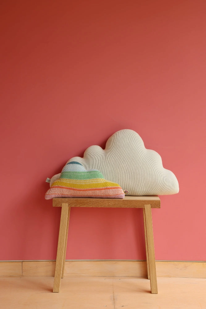 Donna Wilson Kissen klein Regenbogen-Wolkenkissen von Donna Wilson Cloud small Shaped Cushion - Rainbow