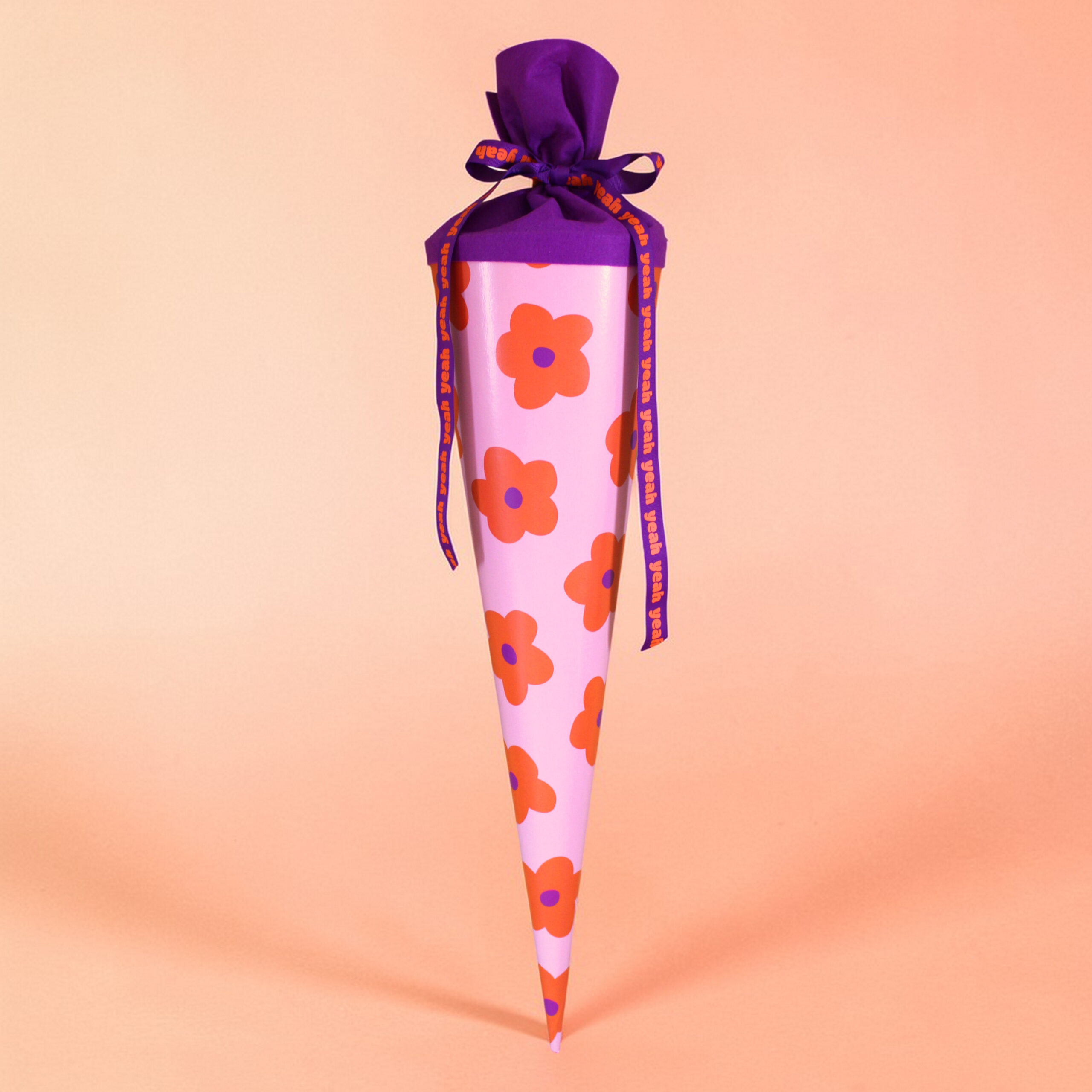 Schultüte 70cm, flieder mit Blüten orange von Ava & Yves