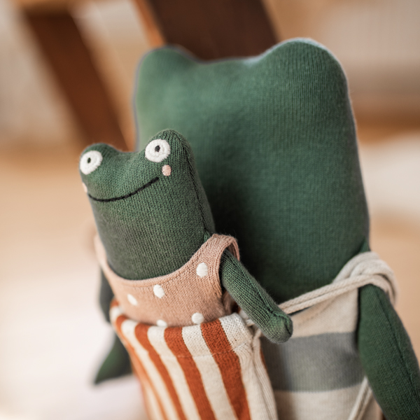 Kuscheltier Frosch „Janne“ mit Baby von Ava & Yves , ca. 40 cm 