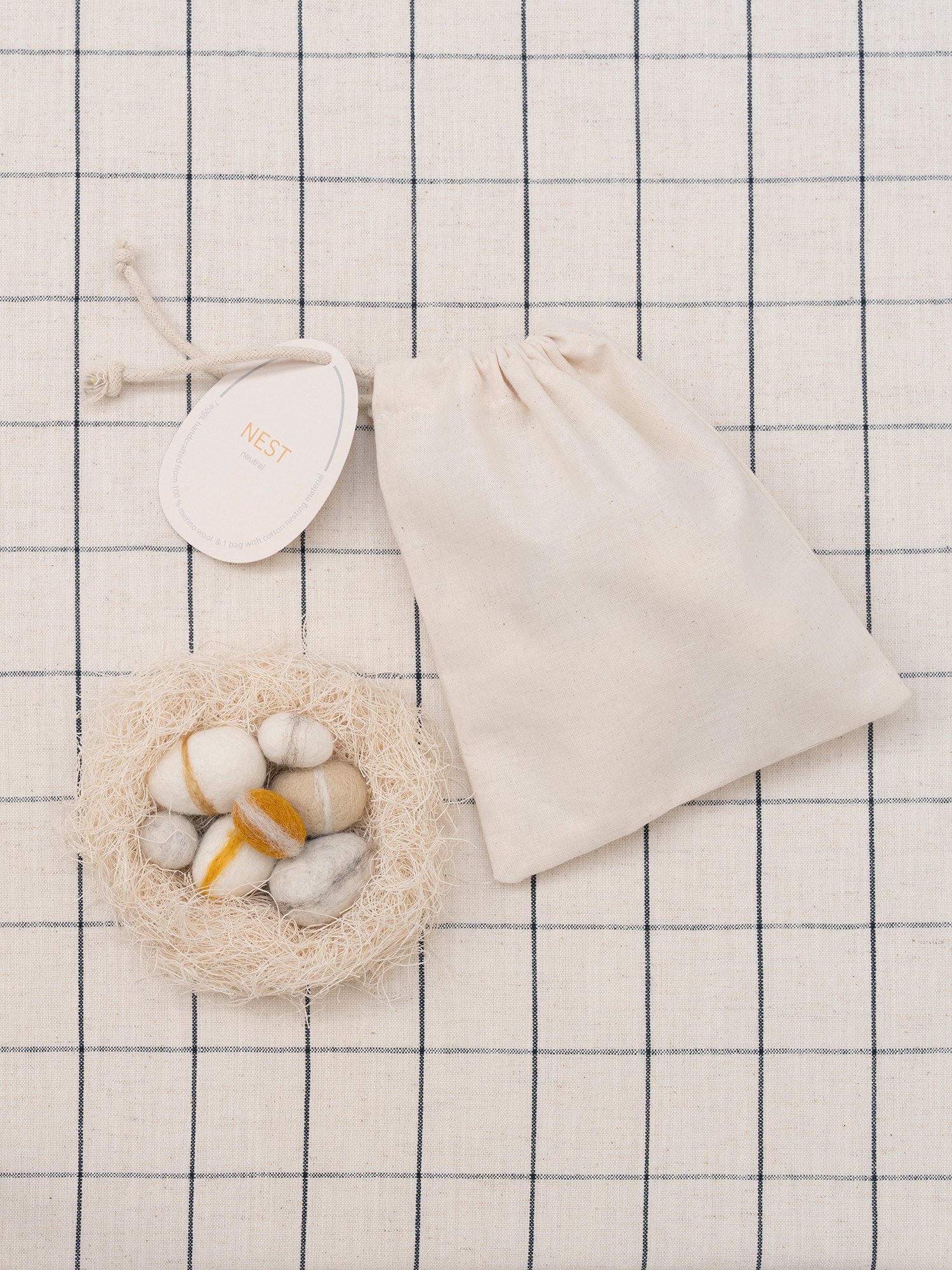 Jurianne Matter NEST wool eggs - neutral, Osternest Natur mit 7 Filzeiern im Set