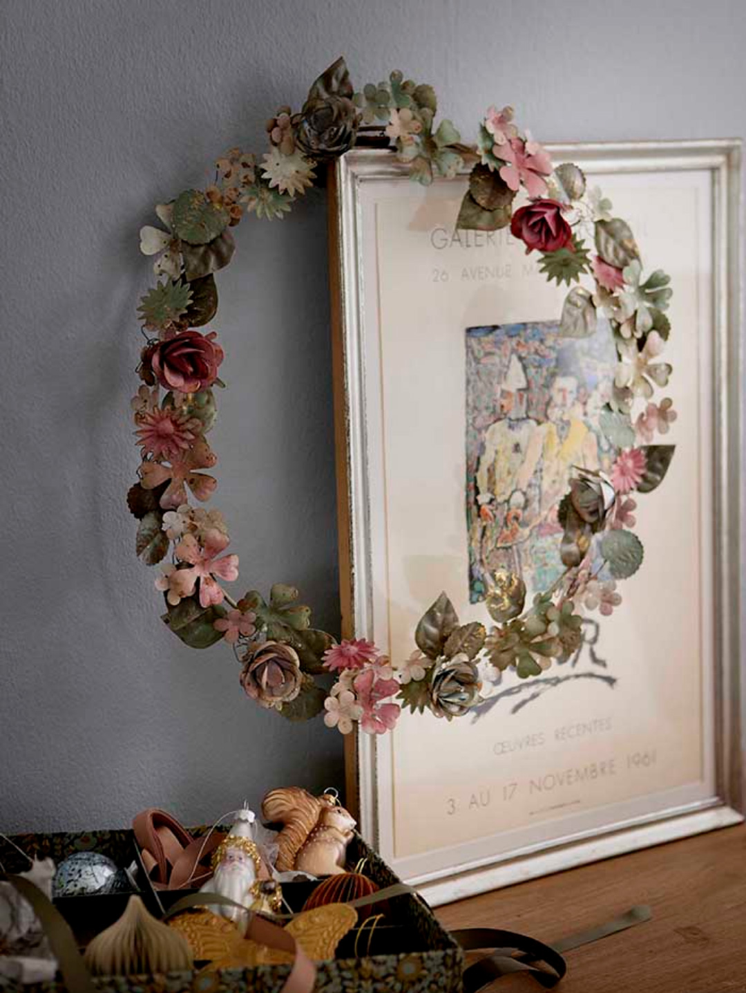 Bungalow XMAS Floral Wreath Herbal, Blütenkranz aus Metall, handbemalt Bungalow XMAS Floral Wreath Herbal, Blütenkranz aus Metall, handbemalt