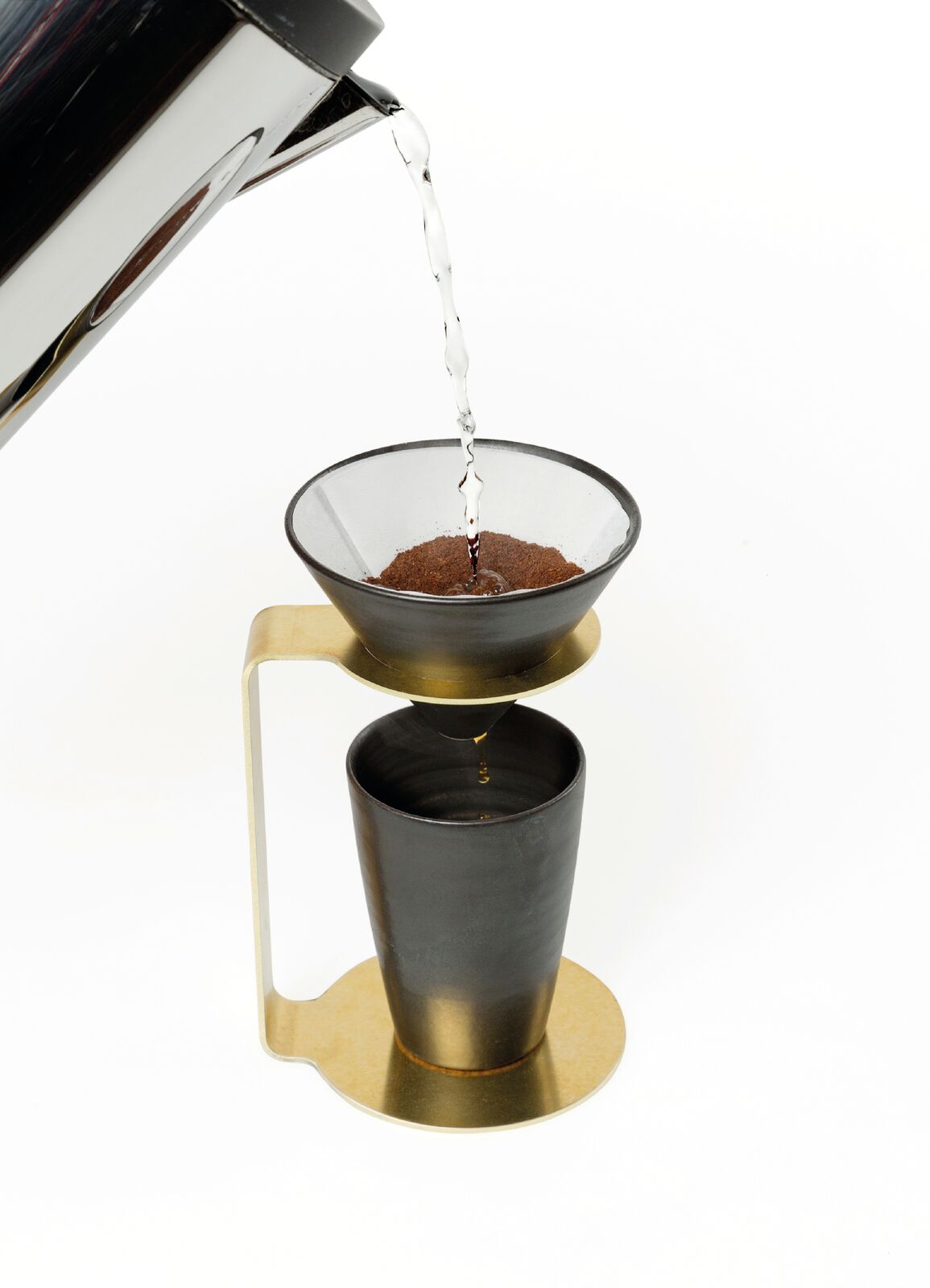 % Raumgestalt myCoffee, Set Trichter + Tasse aus schwarzer Keramik, Gestell aus Messing, ...Kaffee selbst brühen, Auastellungsstück