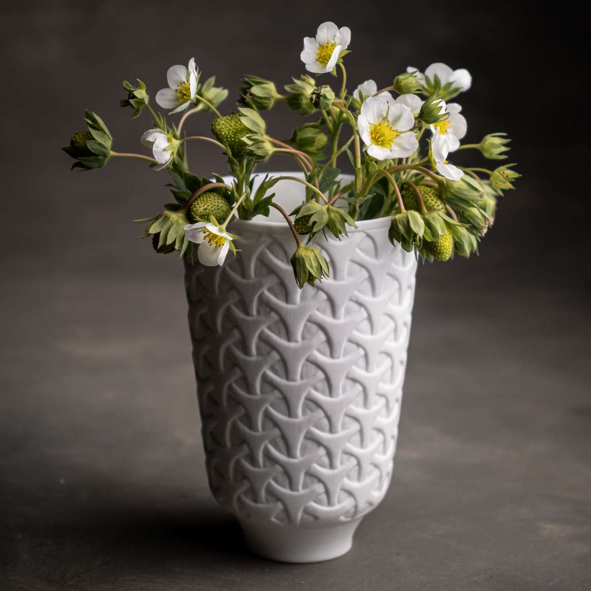 KLATT OBJECTS IRMA Vase geometrisch, Bone China , ca. 14 cm