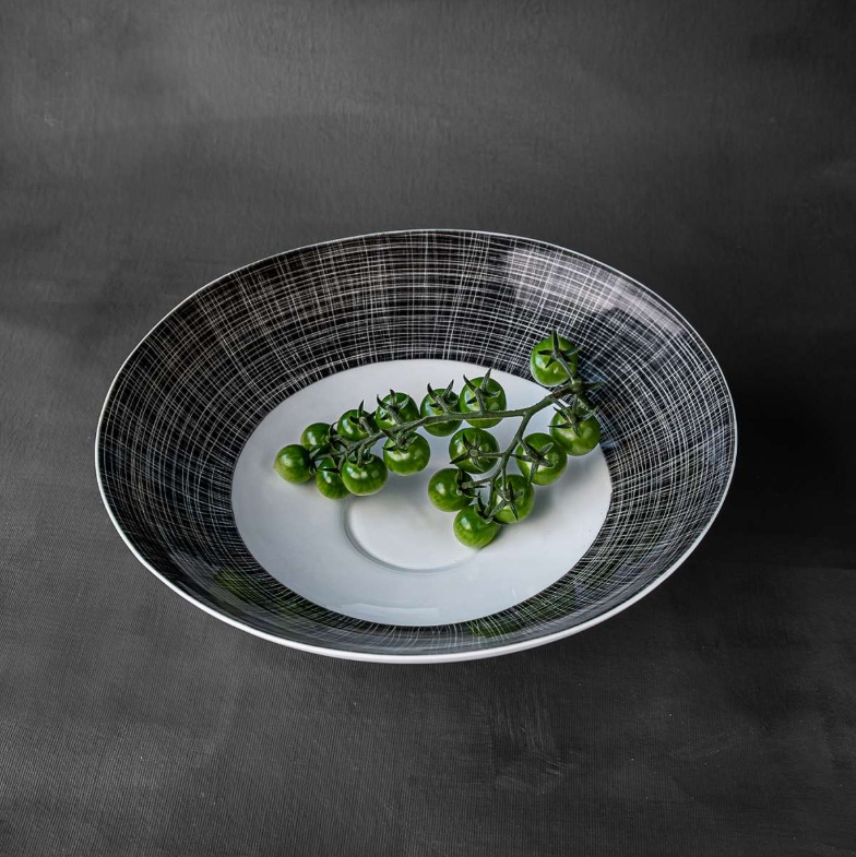 KLATT OBJECTS RAMI Schale L schwarz, Bone China ,D.  ca. 31,5 cm