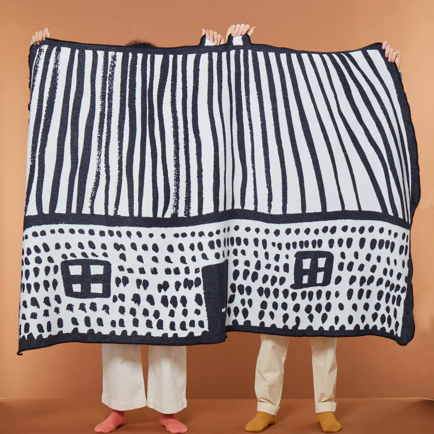 Donna Wilson Baumwolldecke in Hausform, ca. 205 x 134 cm von Donna Wilson