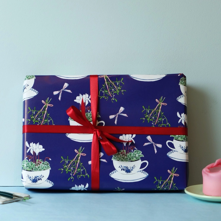 Geschenkpapier XMAS Alpenveilchen & Misteln ca. 50 x 70 cm  von Wonder Of Today 