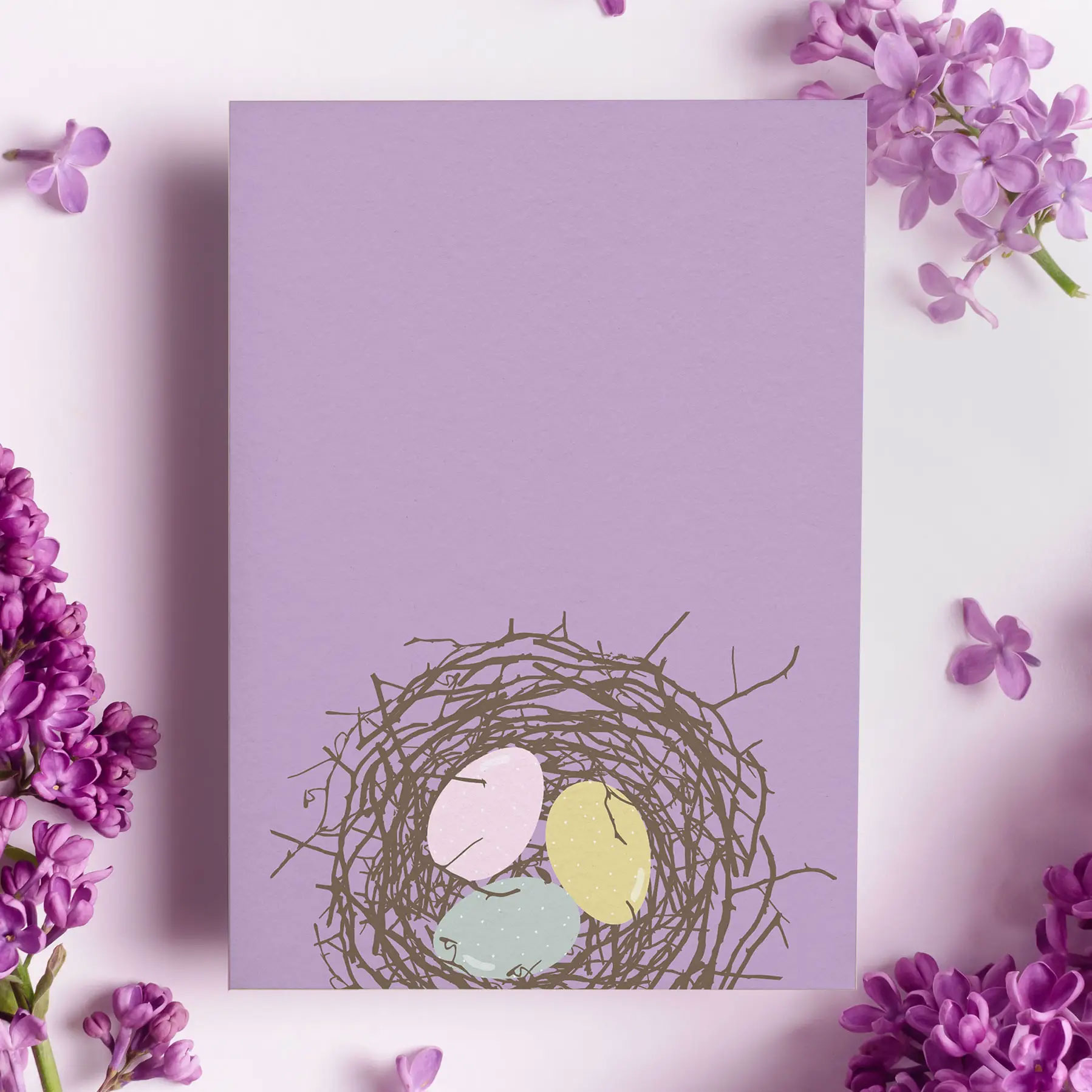 Osterkarte Osternest, lila Osterkarte mit Ostereiern