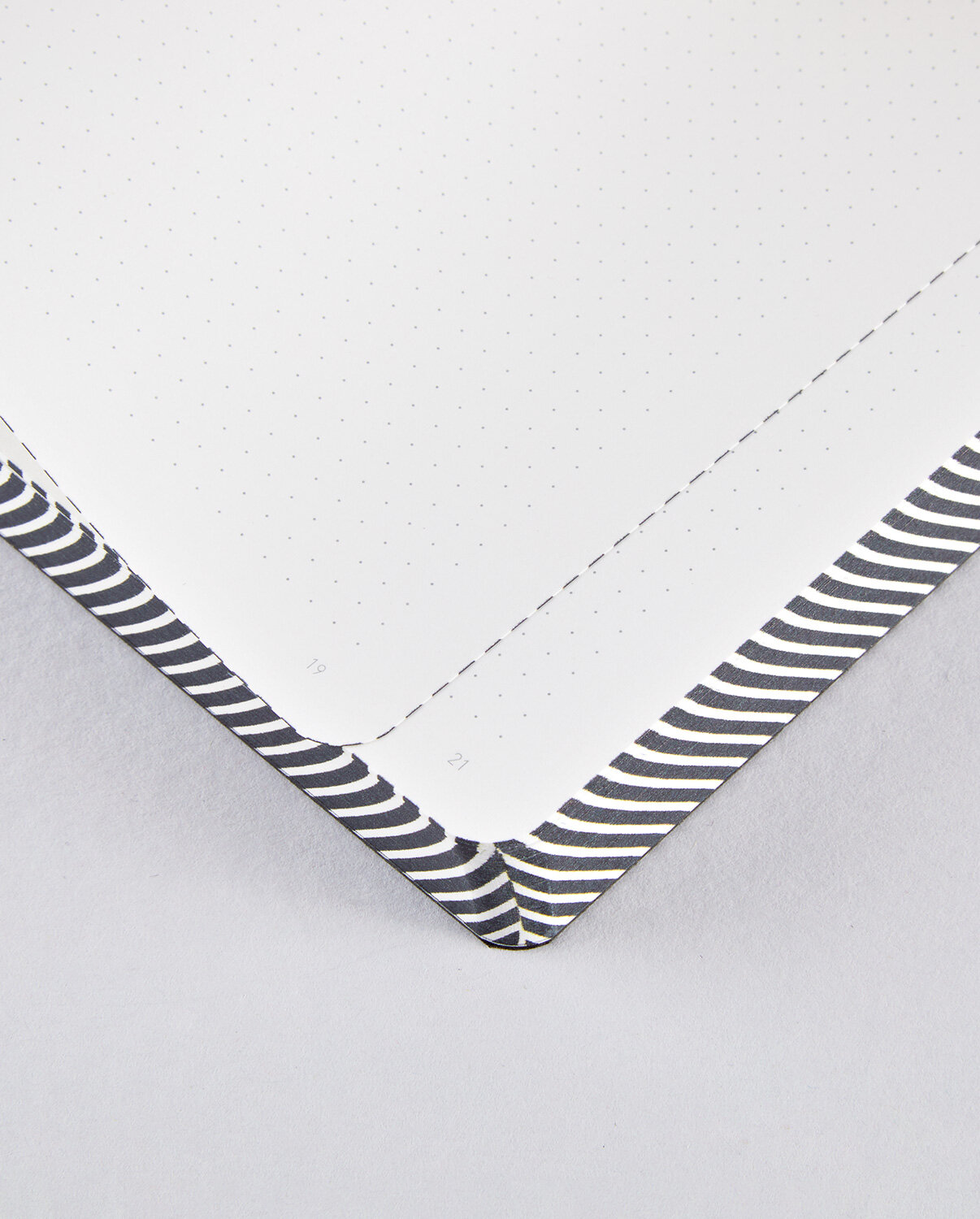 NUUNA Notizbuch Graphic L THE MASTER PLAN,  165 × 220 mm   