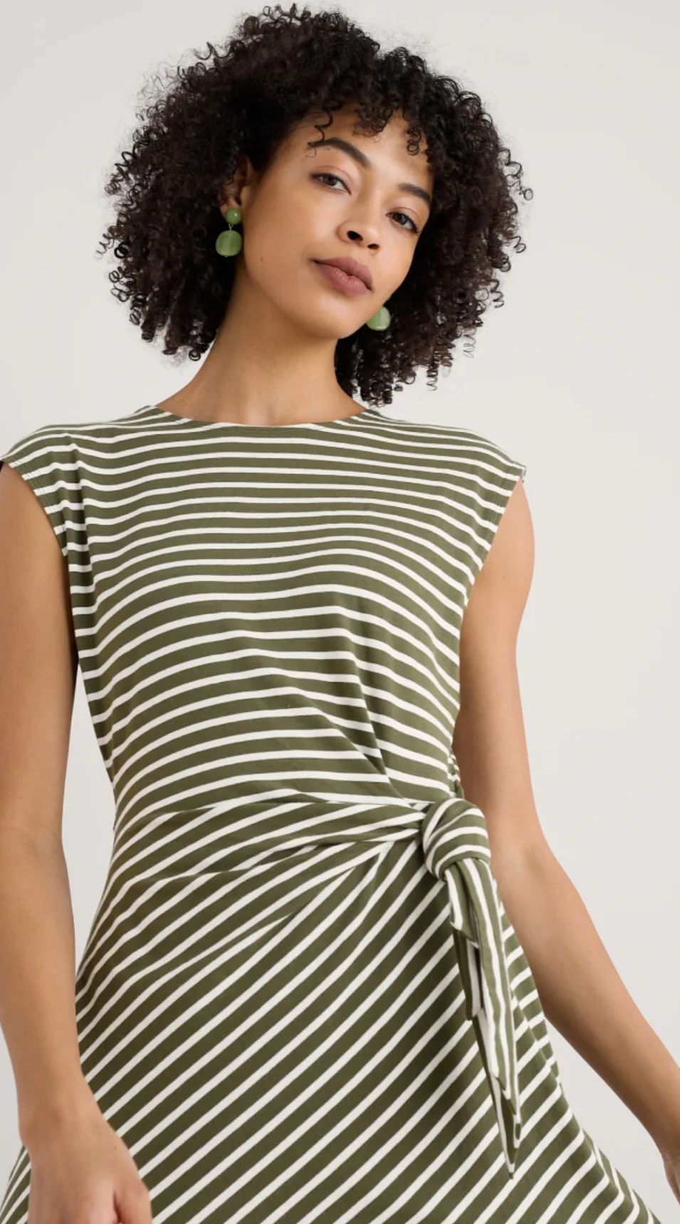 % SEASALT CORNWALL Kleid Fettling Jersey Tie Detail Midi Dress, Apple Slice Light Olive % 