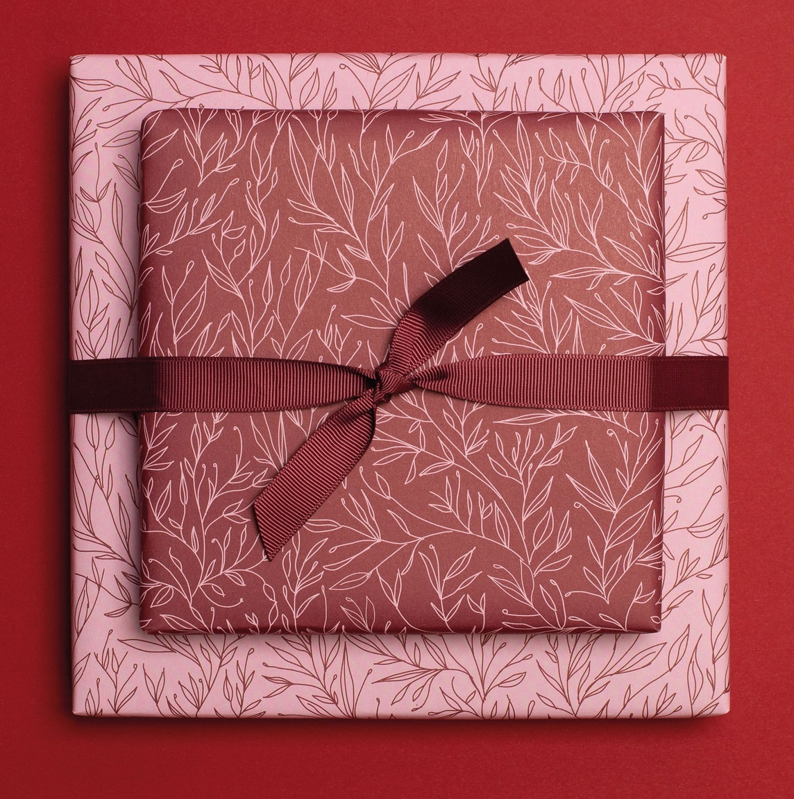 Geschenkpapier Pflanzen - Bordeauxrot und Rosa, zweiseitiges Recyclingpapier ca. 67 x 48 cm , beidseitig bedruckt