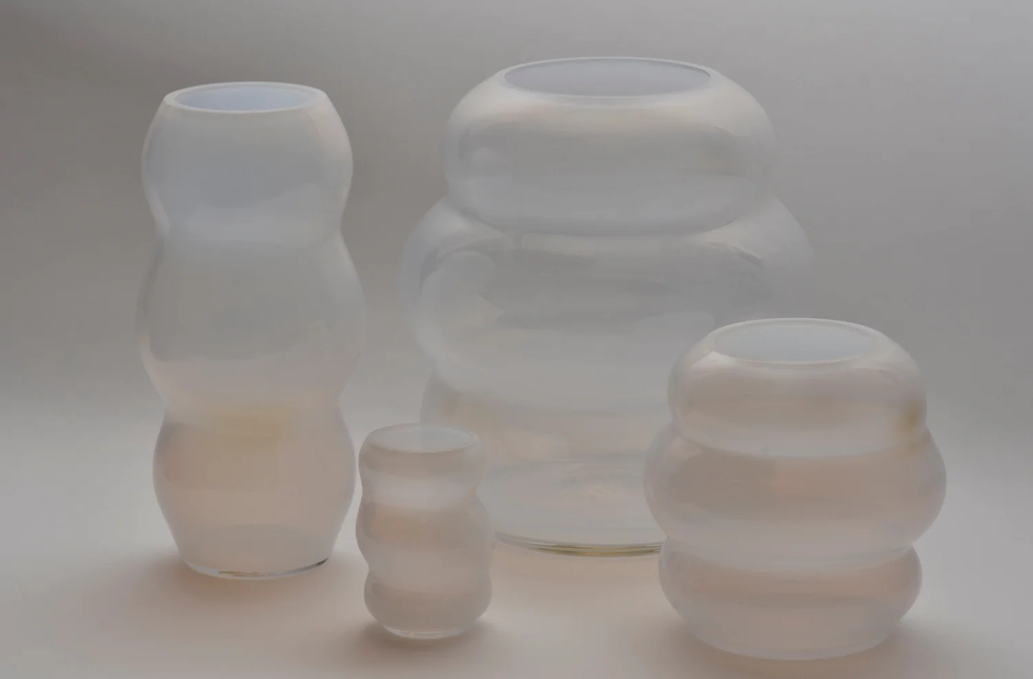 FUNDAMENTAL BERLIN Vase Muse XL, OPAL, Höhe ca. 30 cm, Glas   