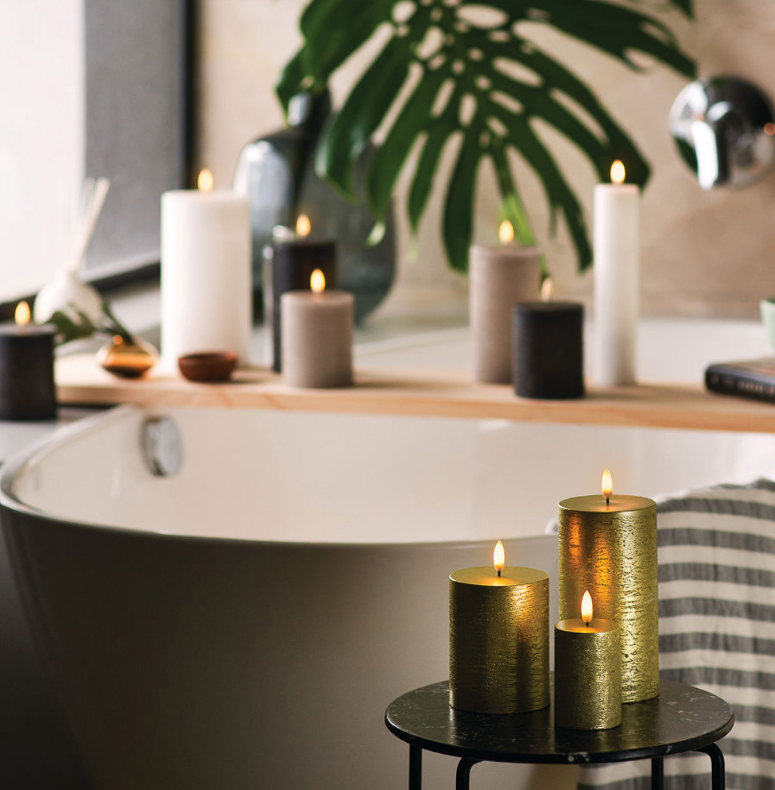 Piffany Copenhagen – UYUNI LIGHTING LED melted pillar candle, Light Lavender, Smooth D. ca. 5x7,5  cm
